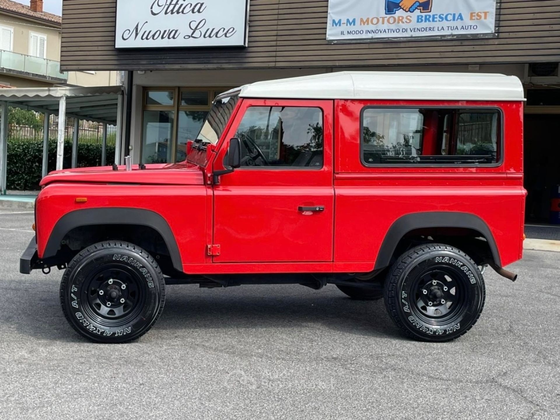 Land Rover Defender