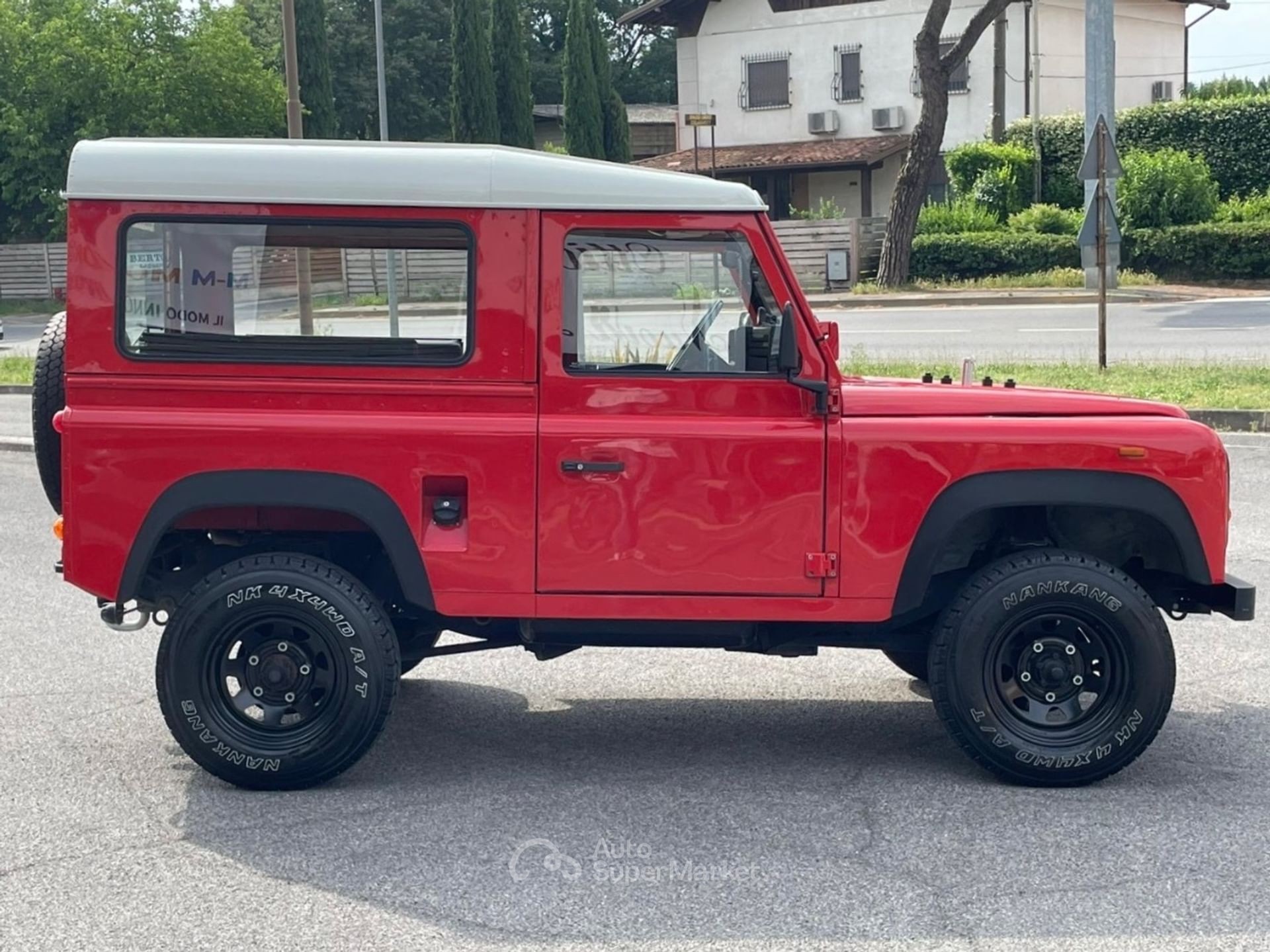 Land Rover Defender