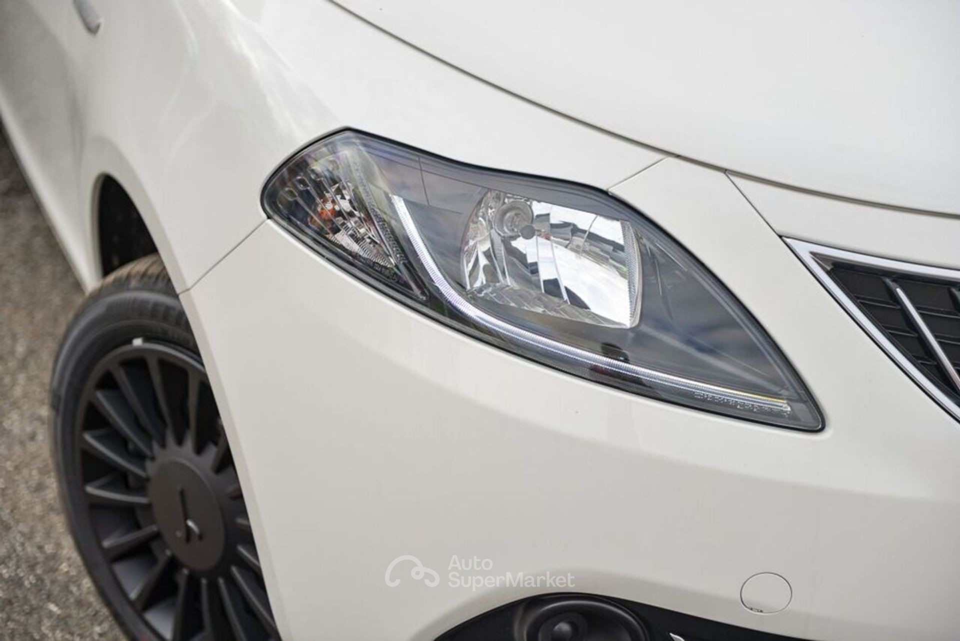 Lancia Ypsilon