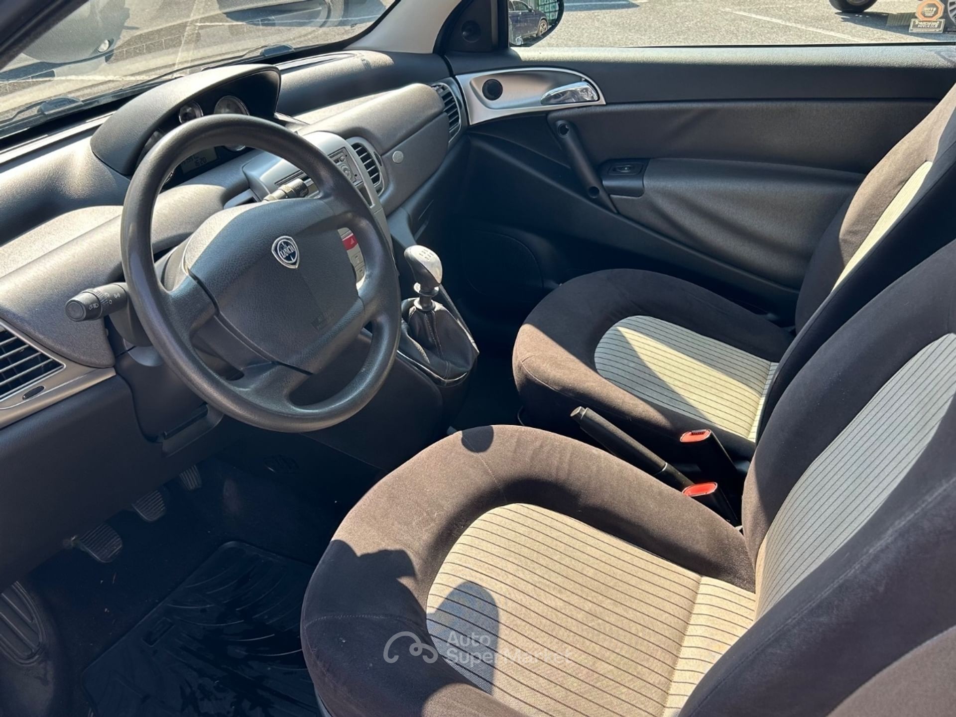 Lancia Ypsilon
