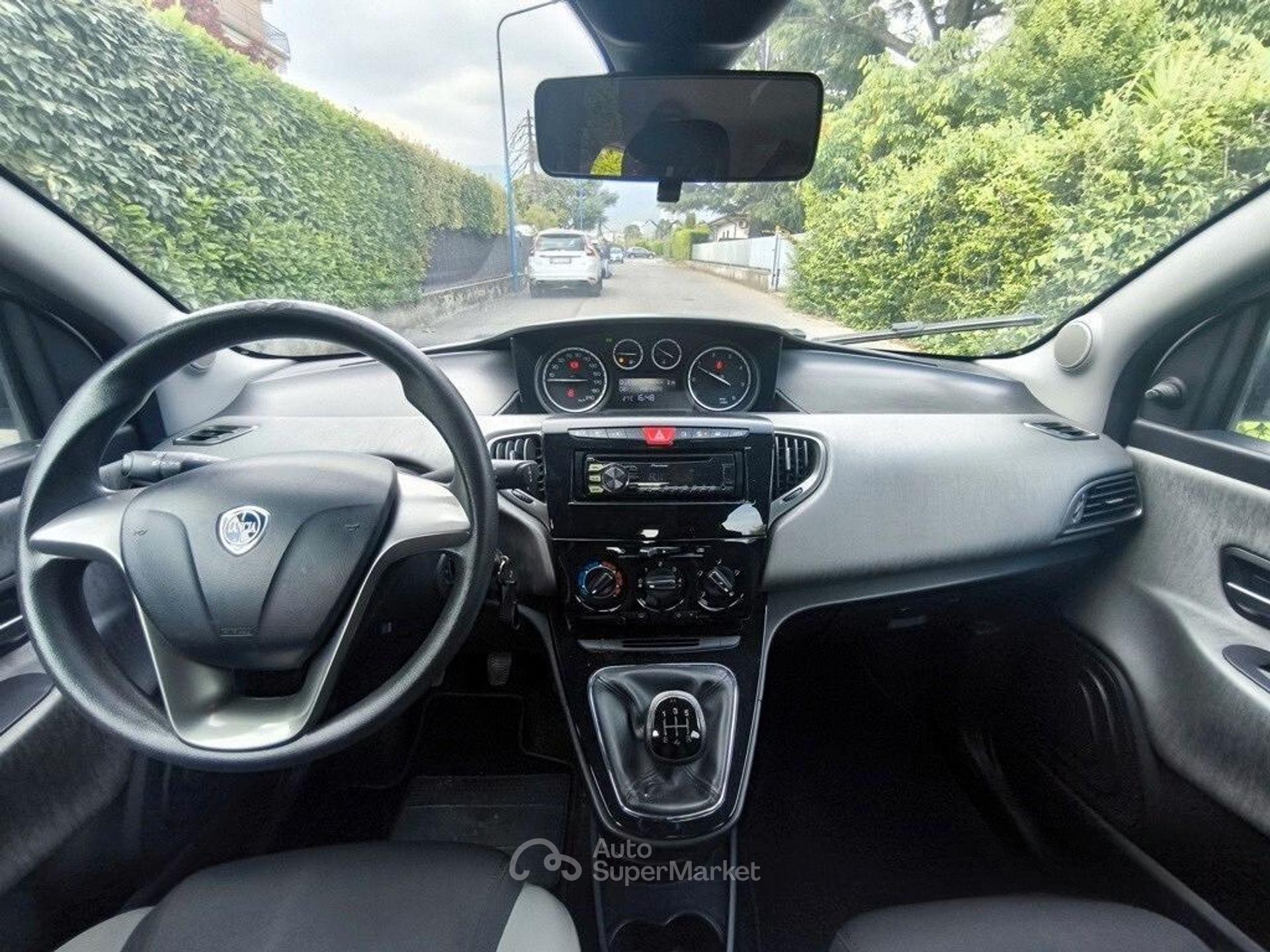 Lancia Ypsilon