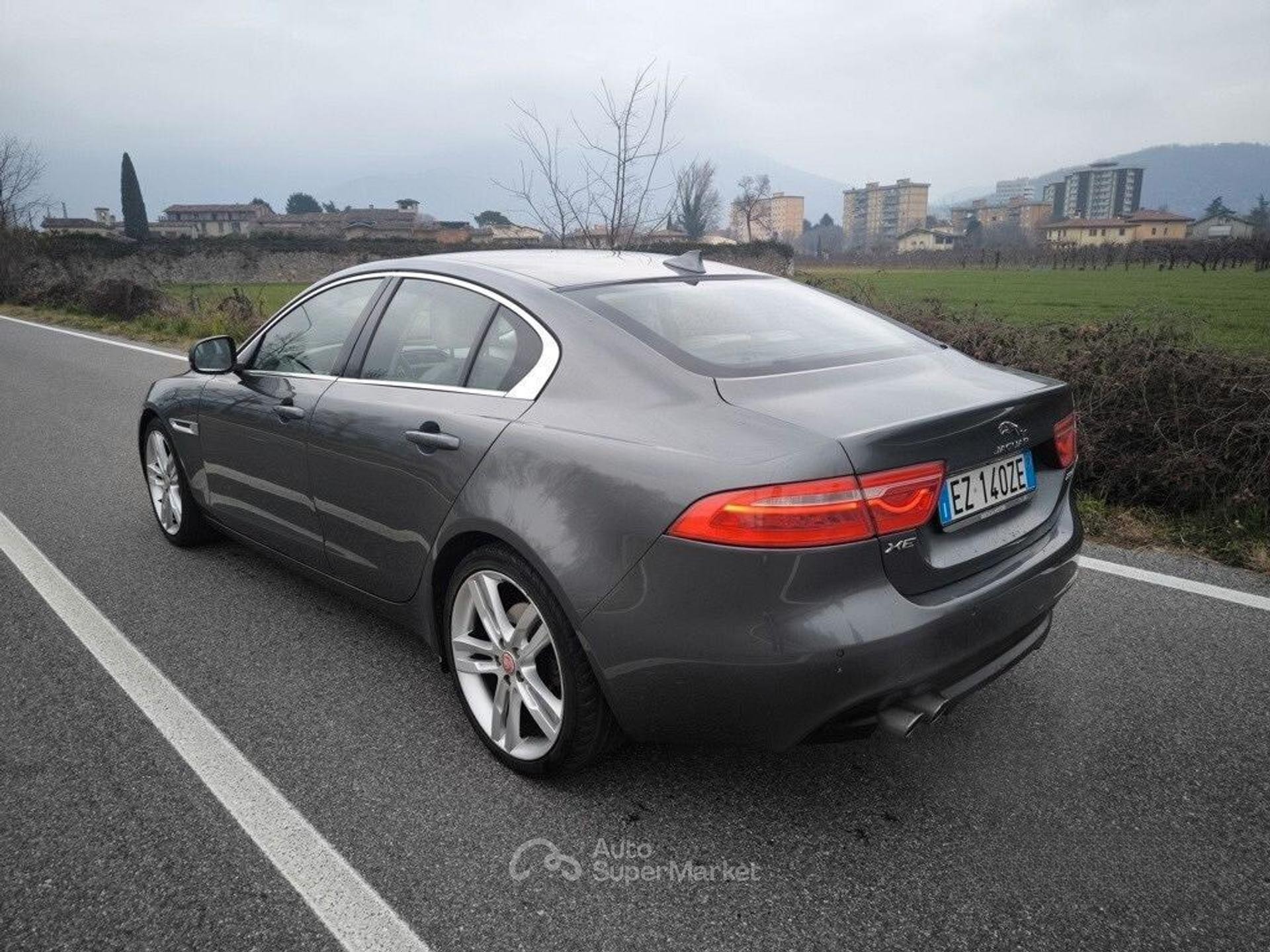 Jaguar XE