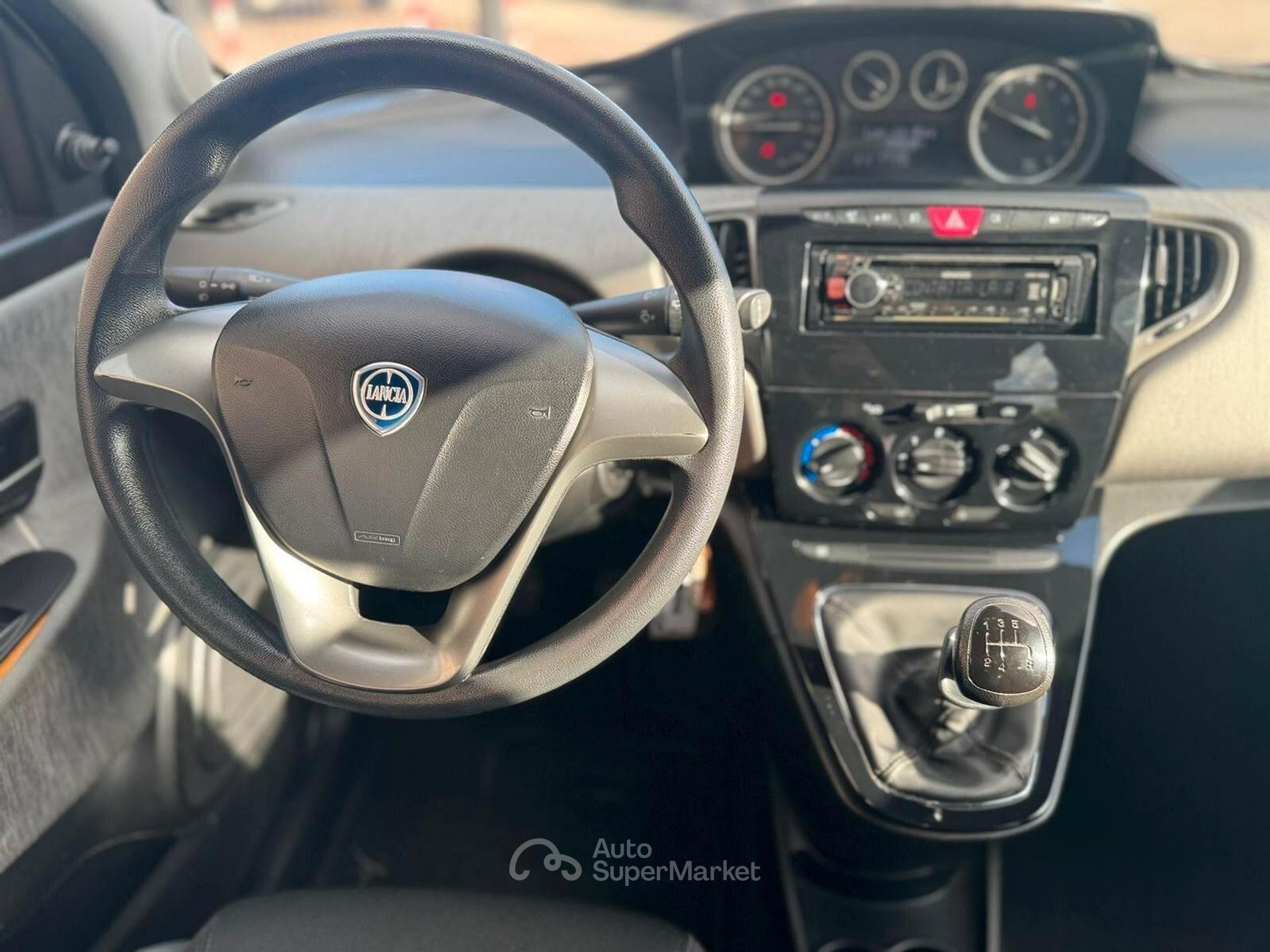 Lancia Ypsilon