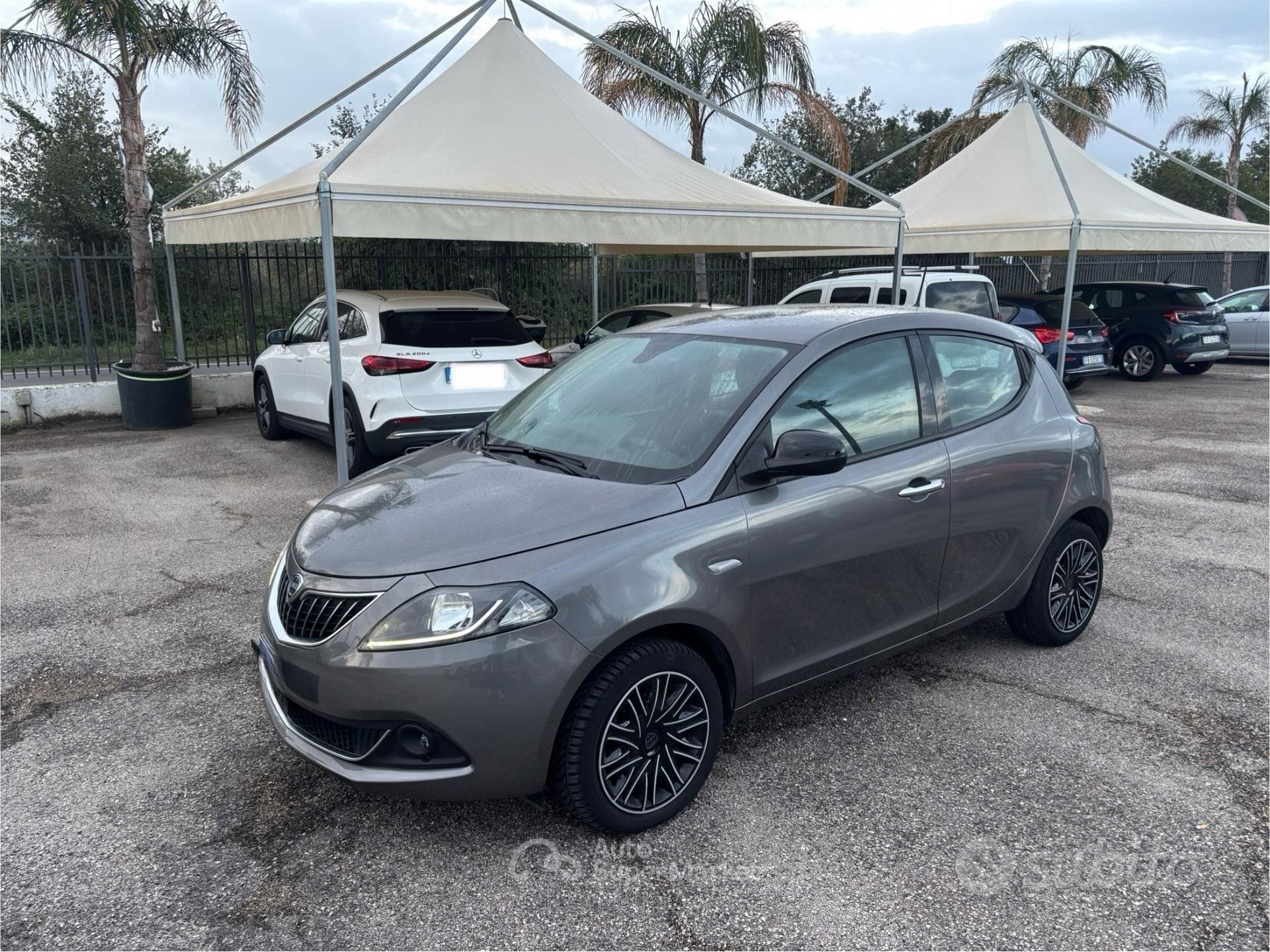 Lancia Ypsilon