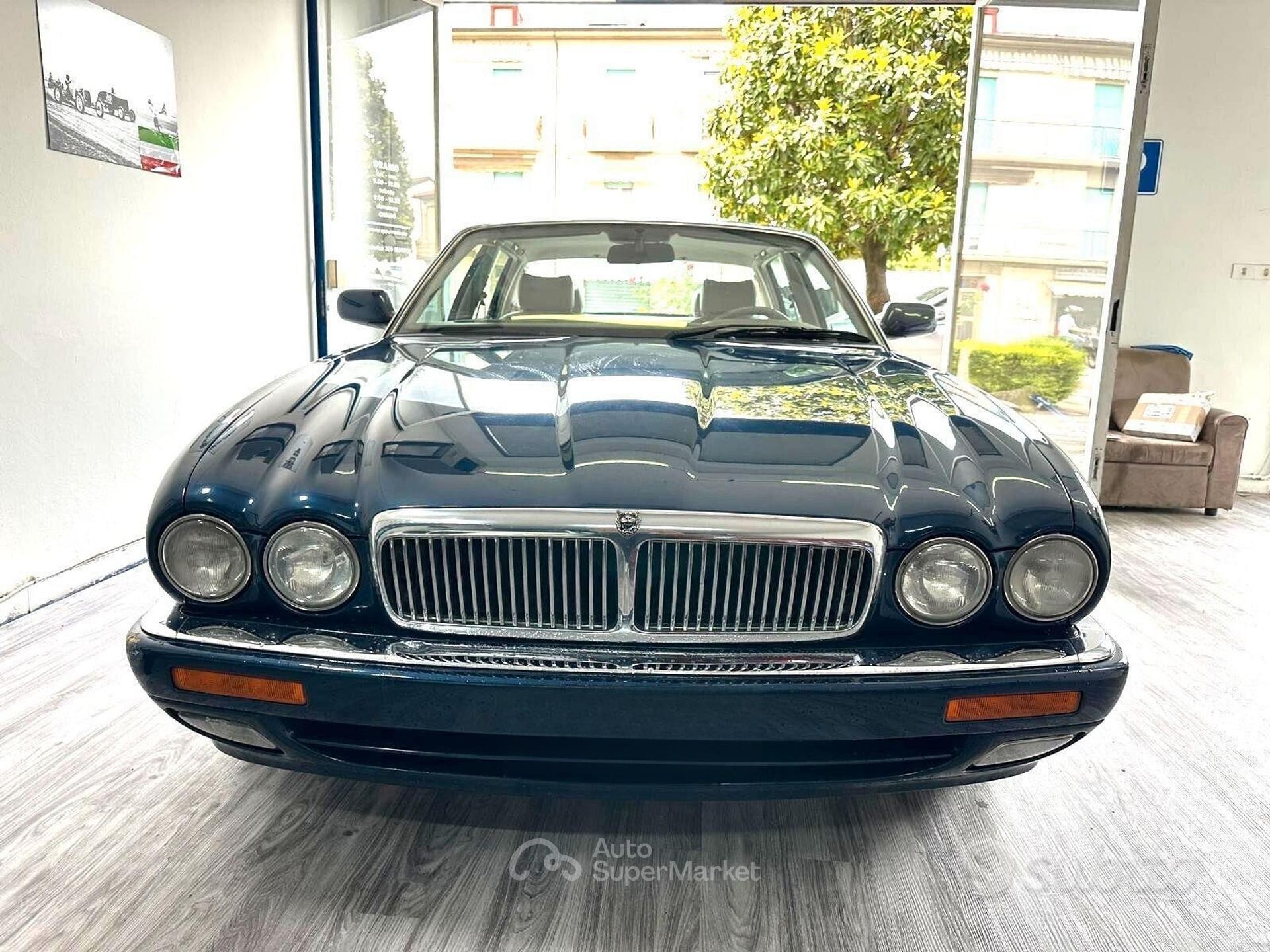 Jaguar XJ