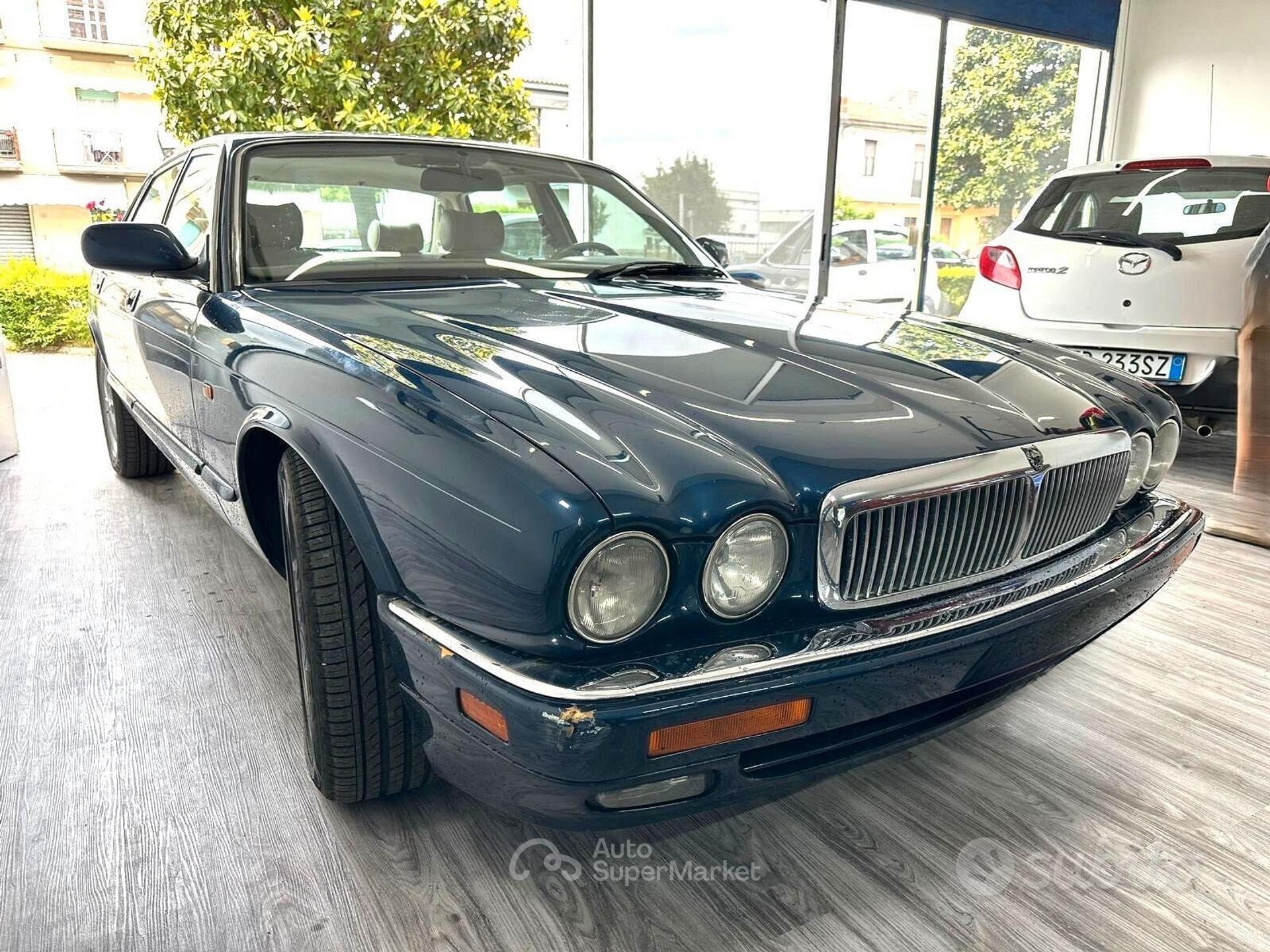 Jaguar XJ