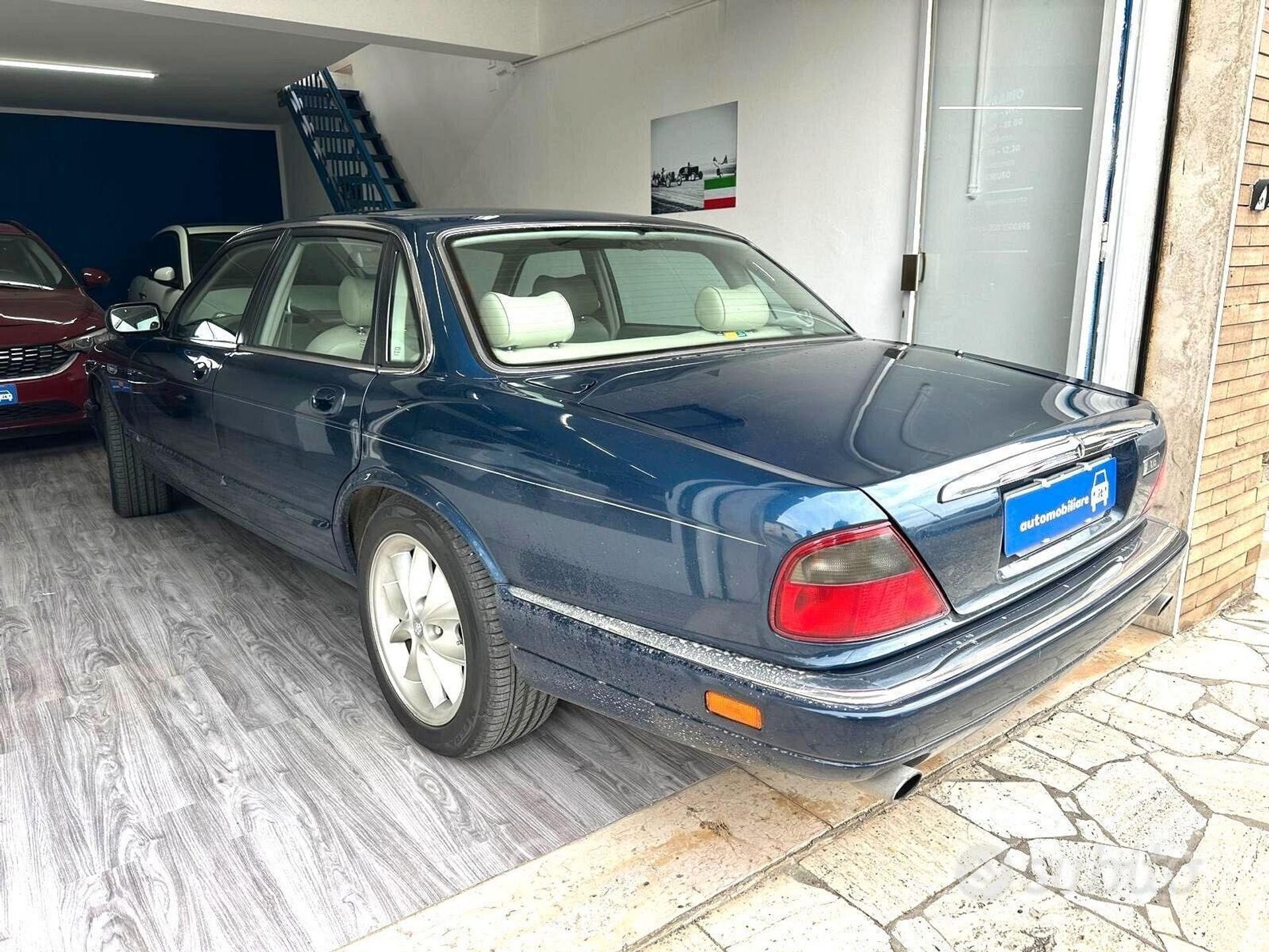 Jaguar XJ