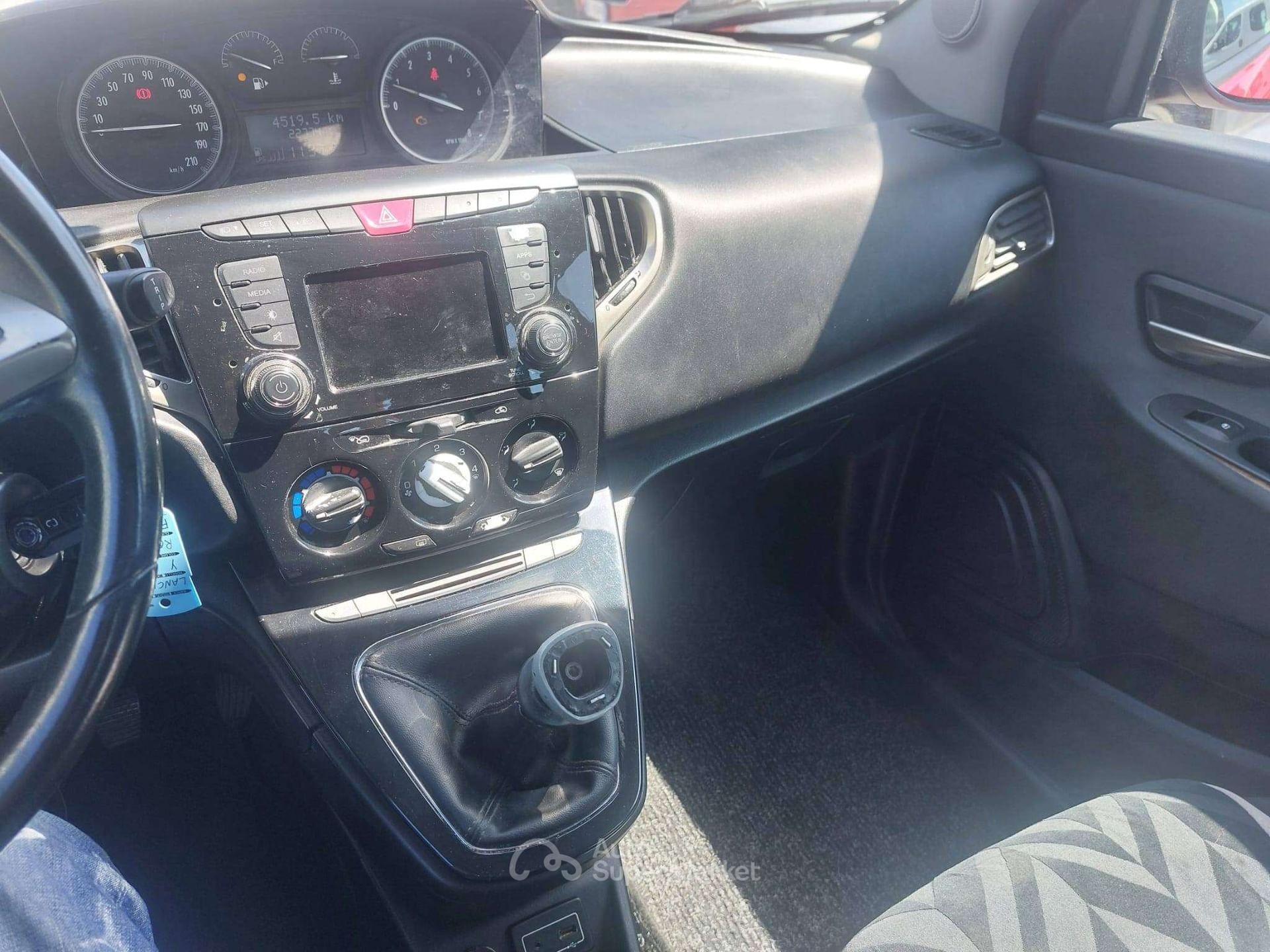 Lancia Ypsilon