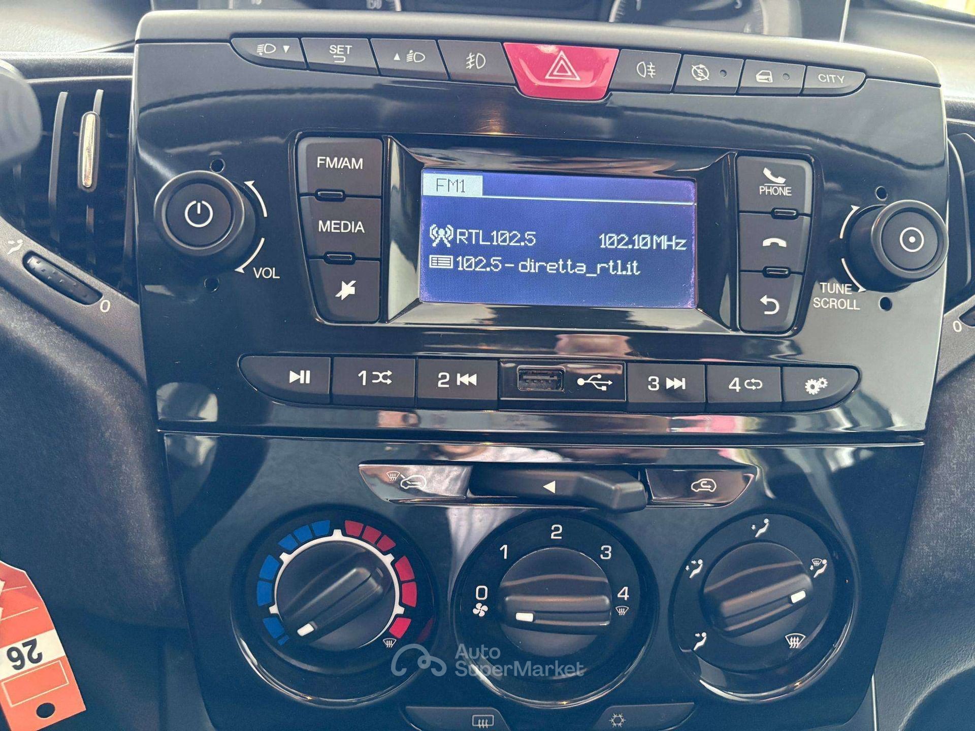 Lancia Ypsilon