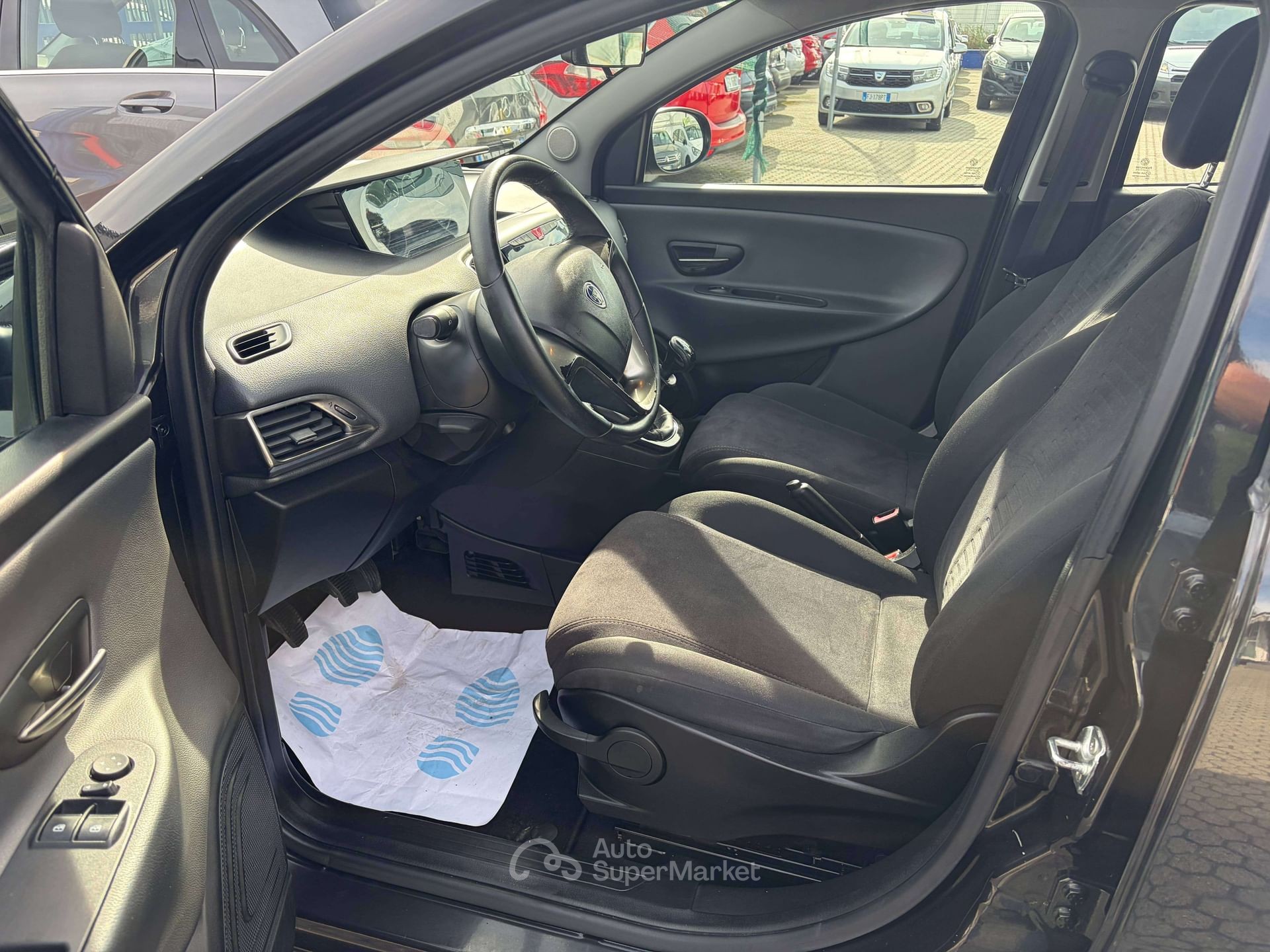 Lancia Ypsilon