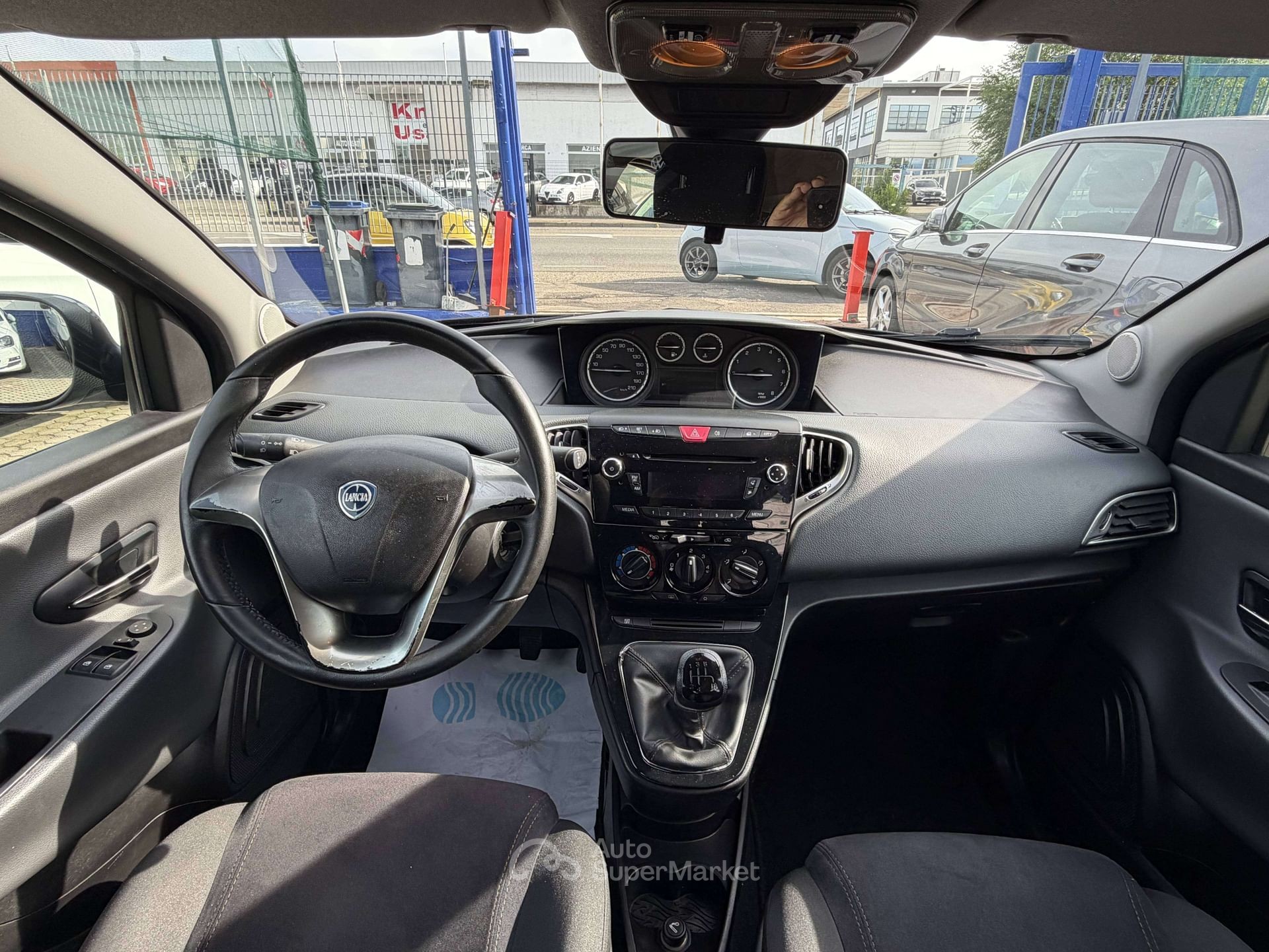 Lancia Ypsilon