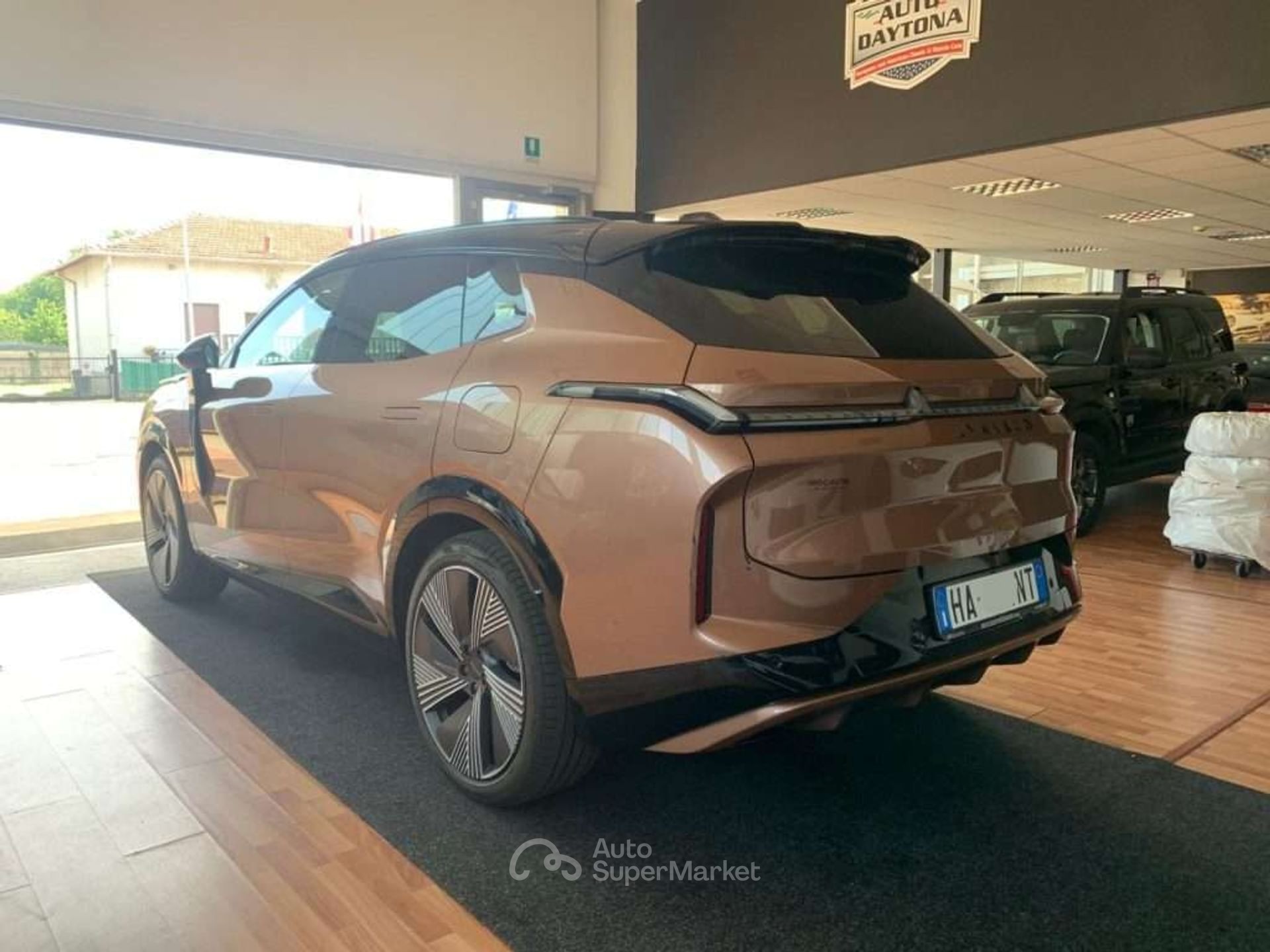 Lynk & Co 08