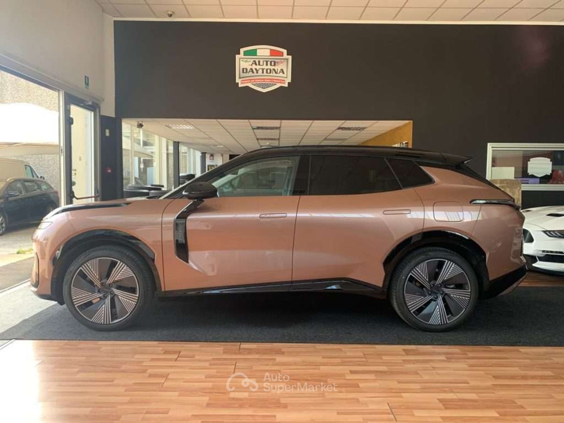 Lynk & Co 08
