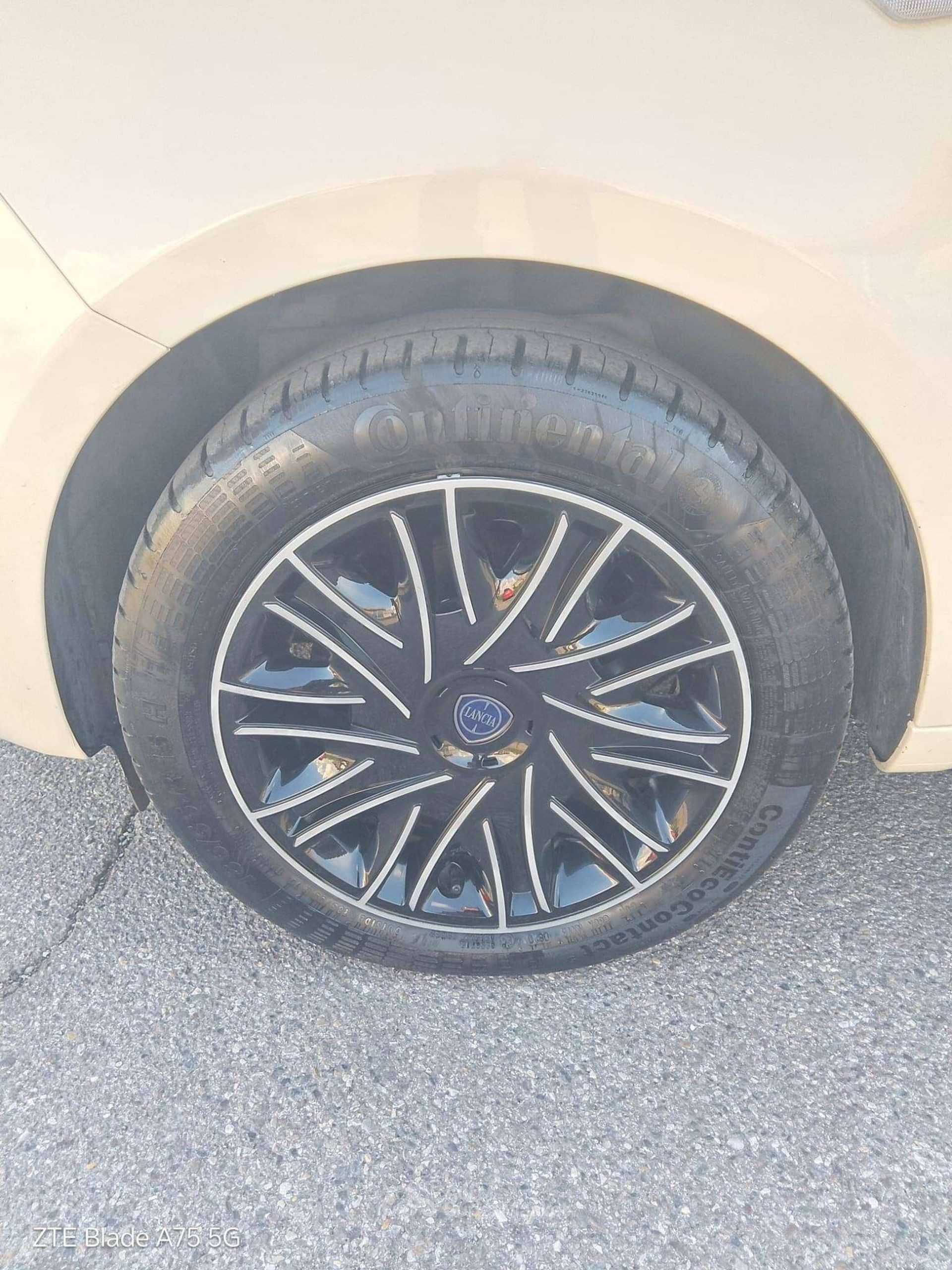 Lancia Ypsilon