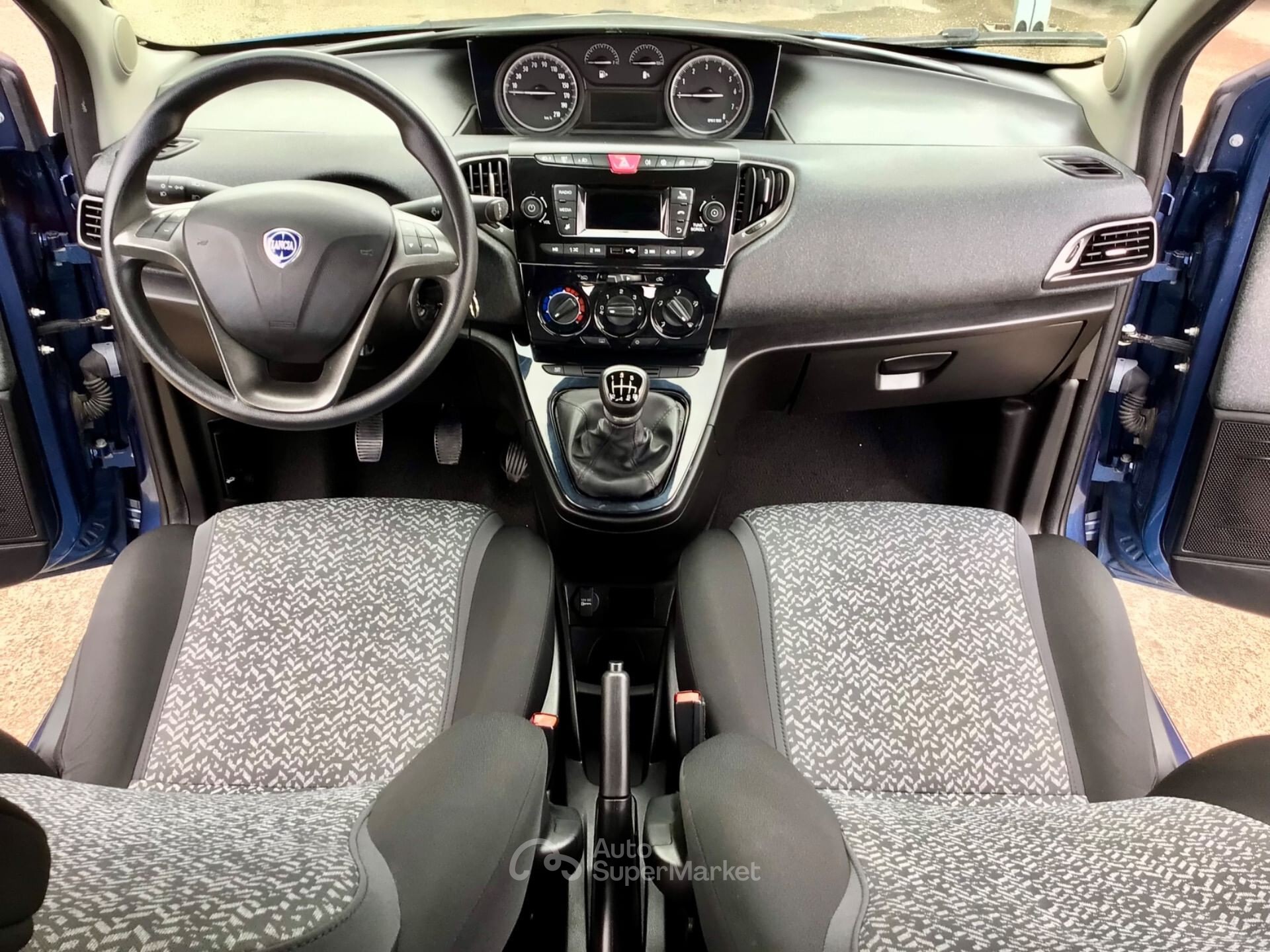 Lancia Ypsilon