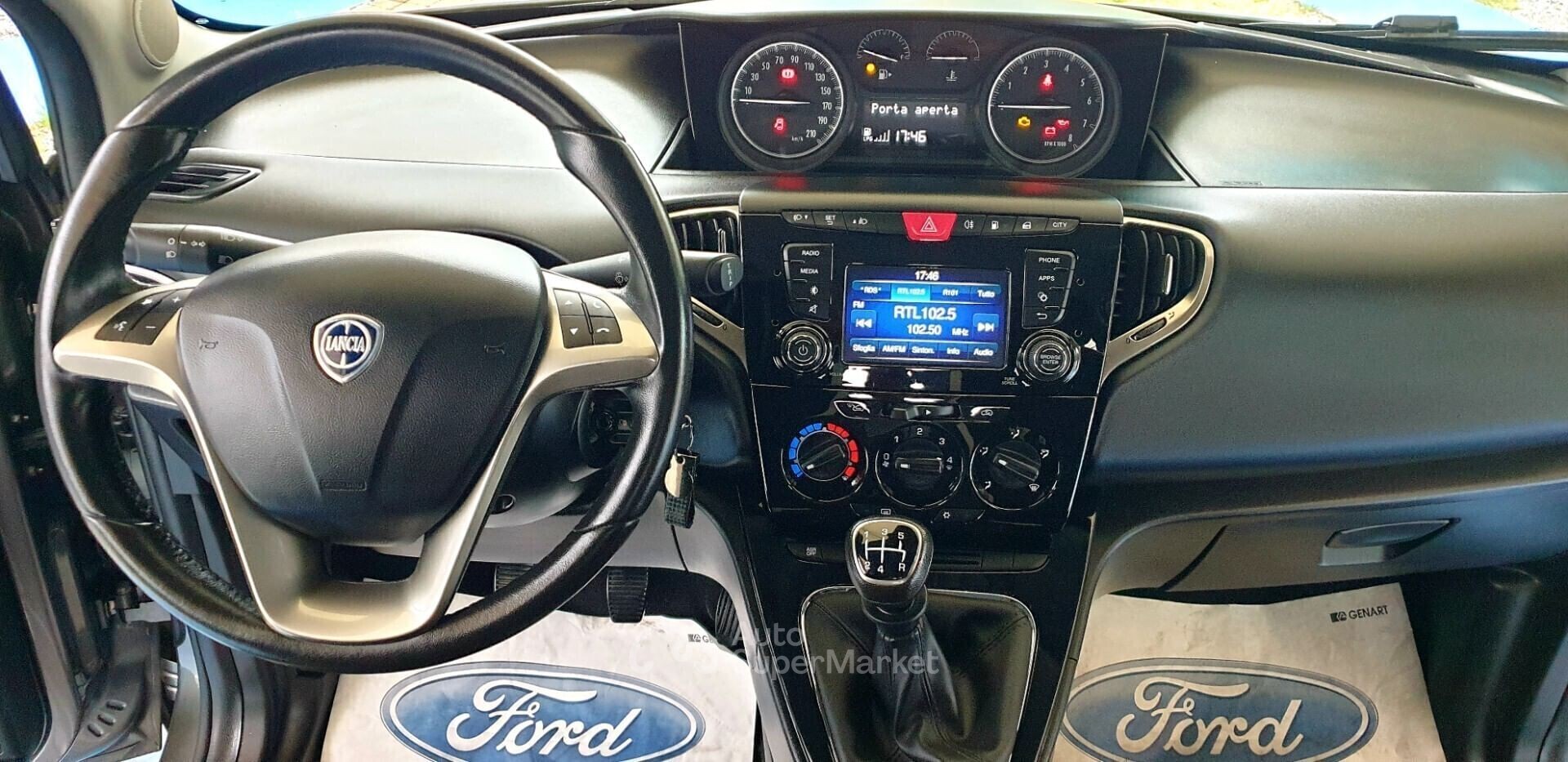 Lancia Ypsilon