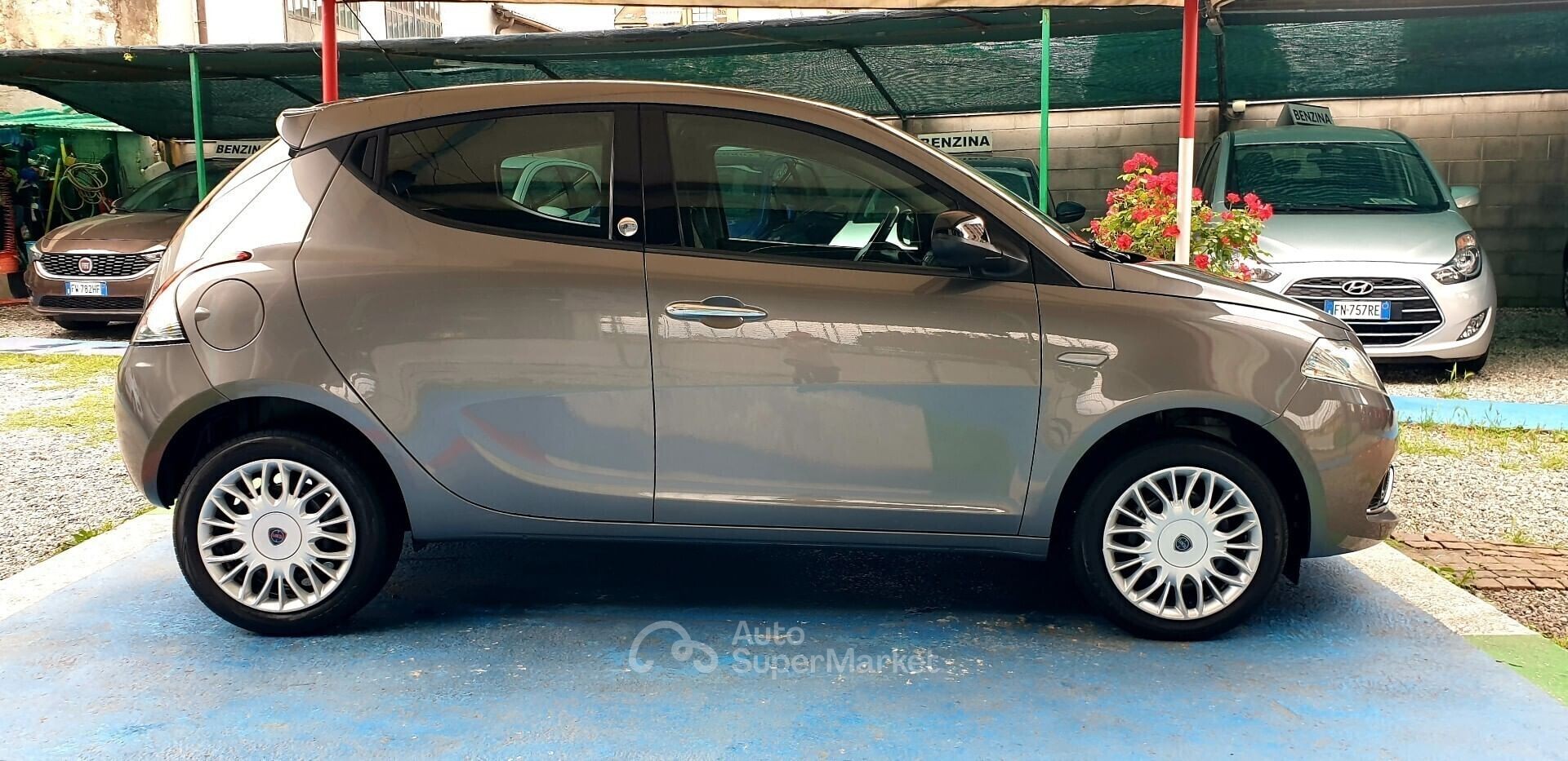 Lancia Ypsilon