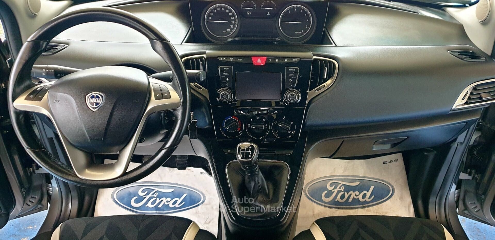 Lancia Ypsilon