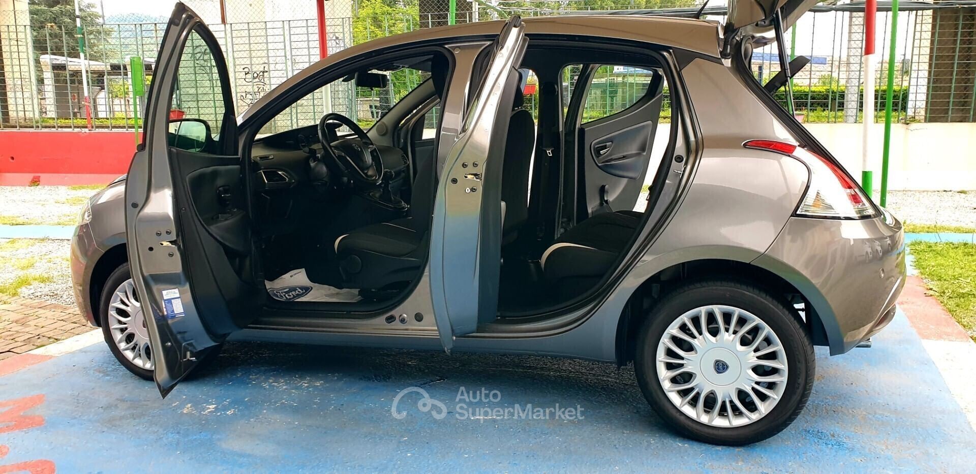 Lancia Ypsilon