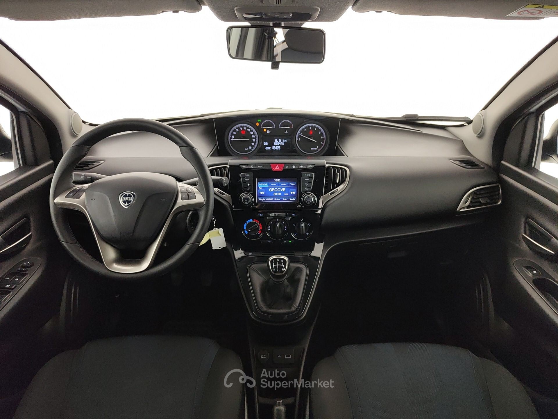 Lancia Ypsilon