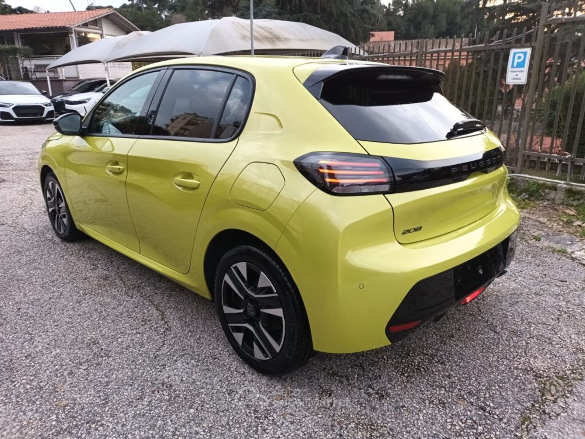 Peugeot 208