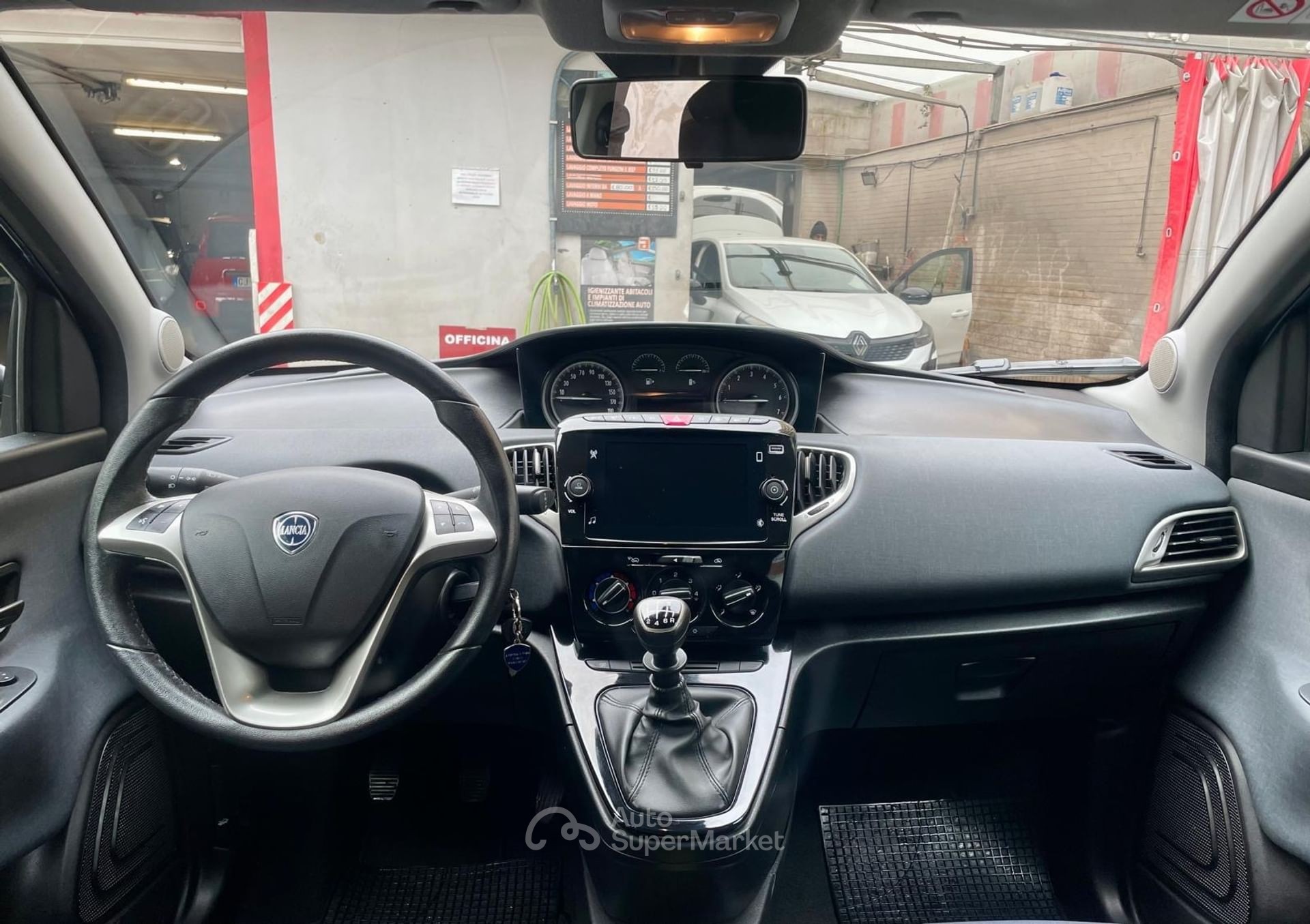 Lancia Ypsilon