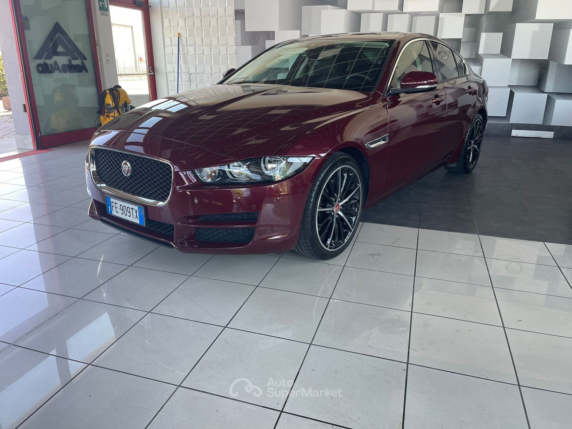 Jaguar XE