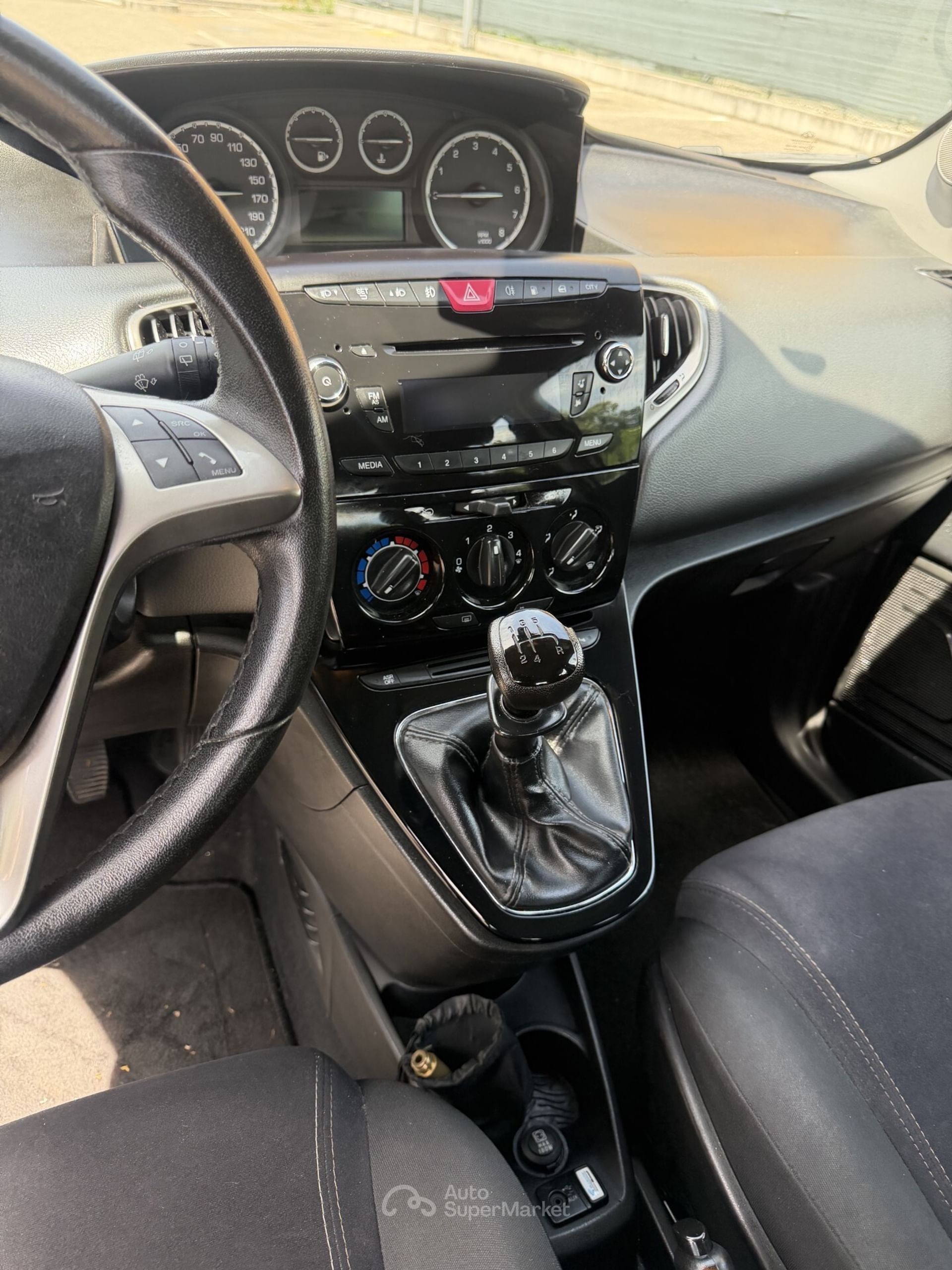 Lancia Ypsilon