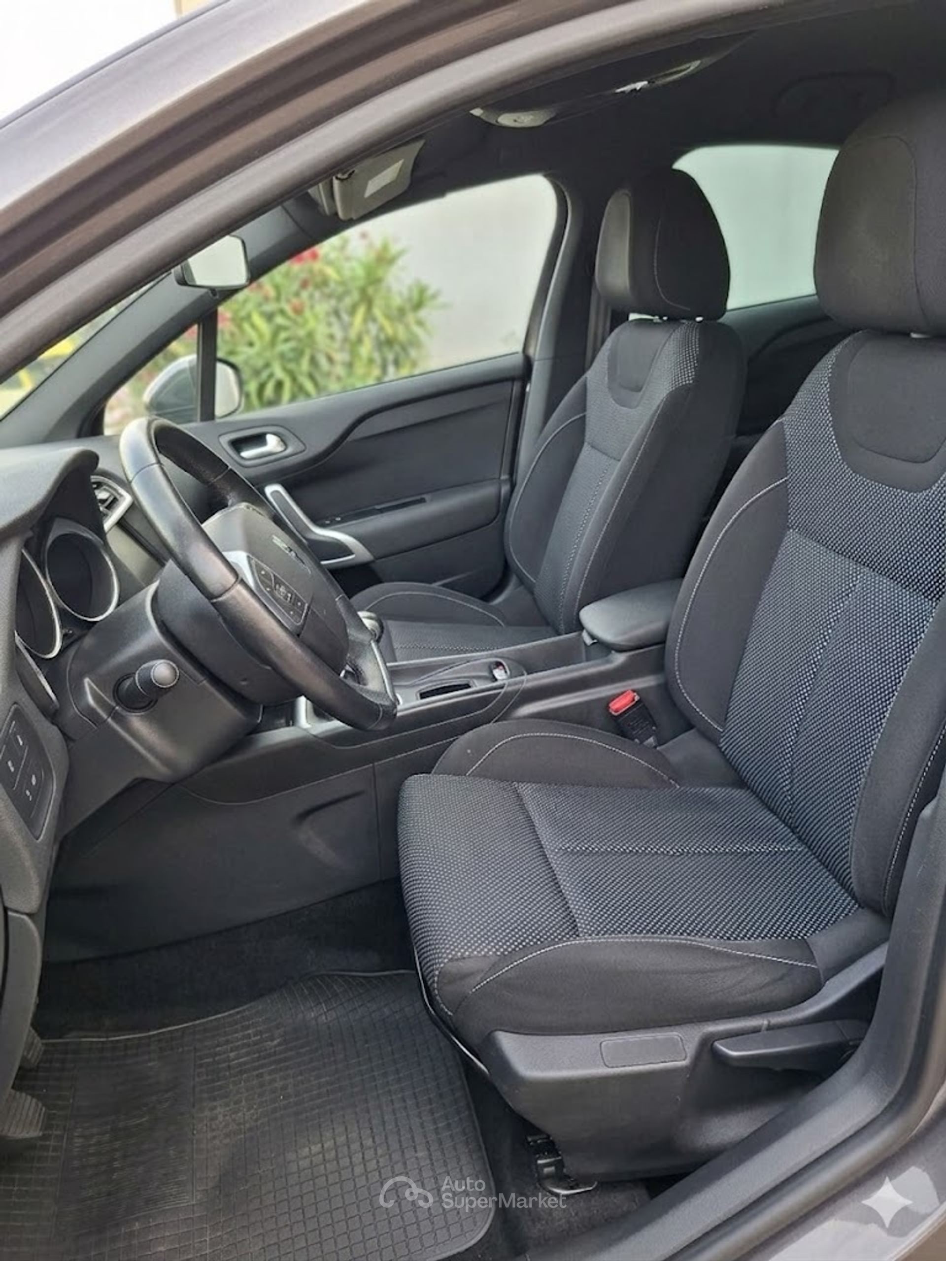 DS Automobiles DS 4