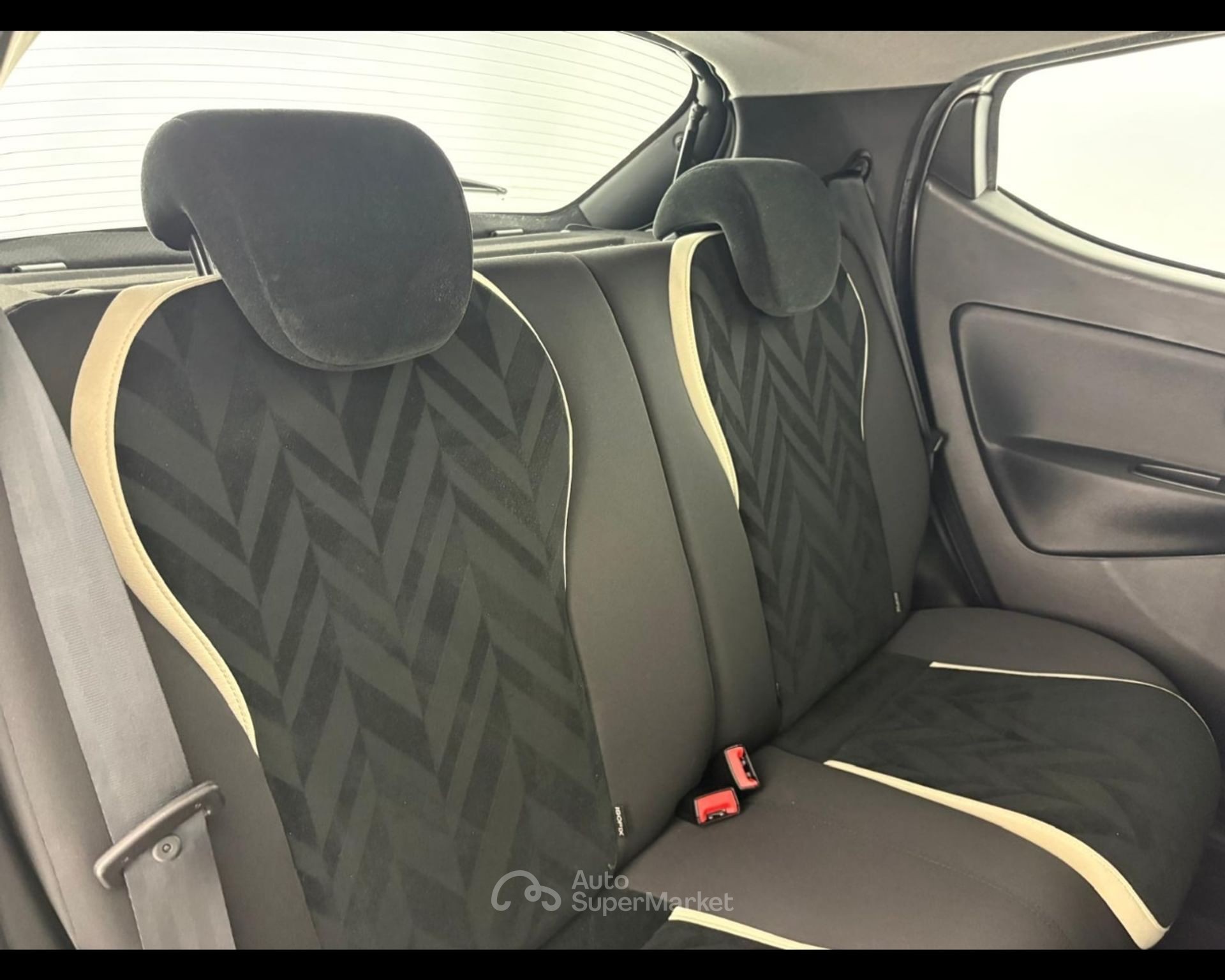 Lancia Ypsilon