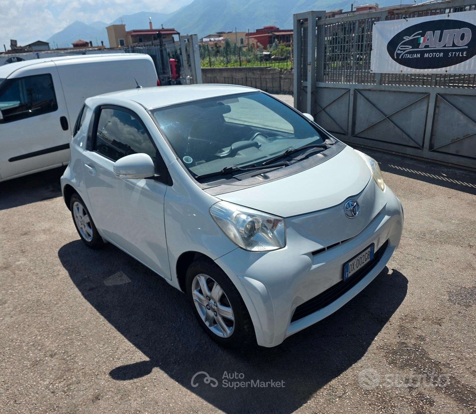 Toyota iQ
