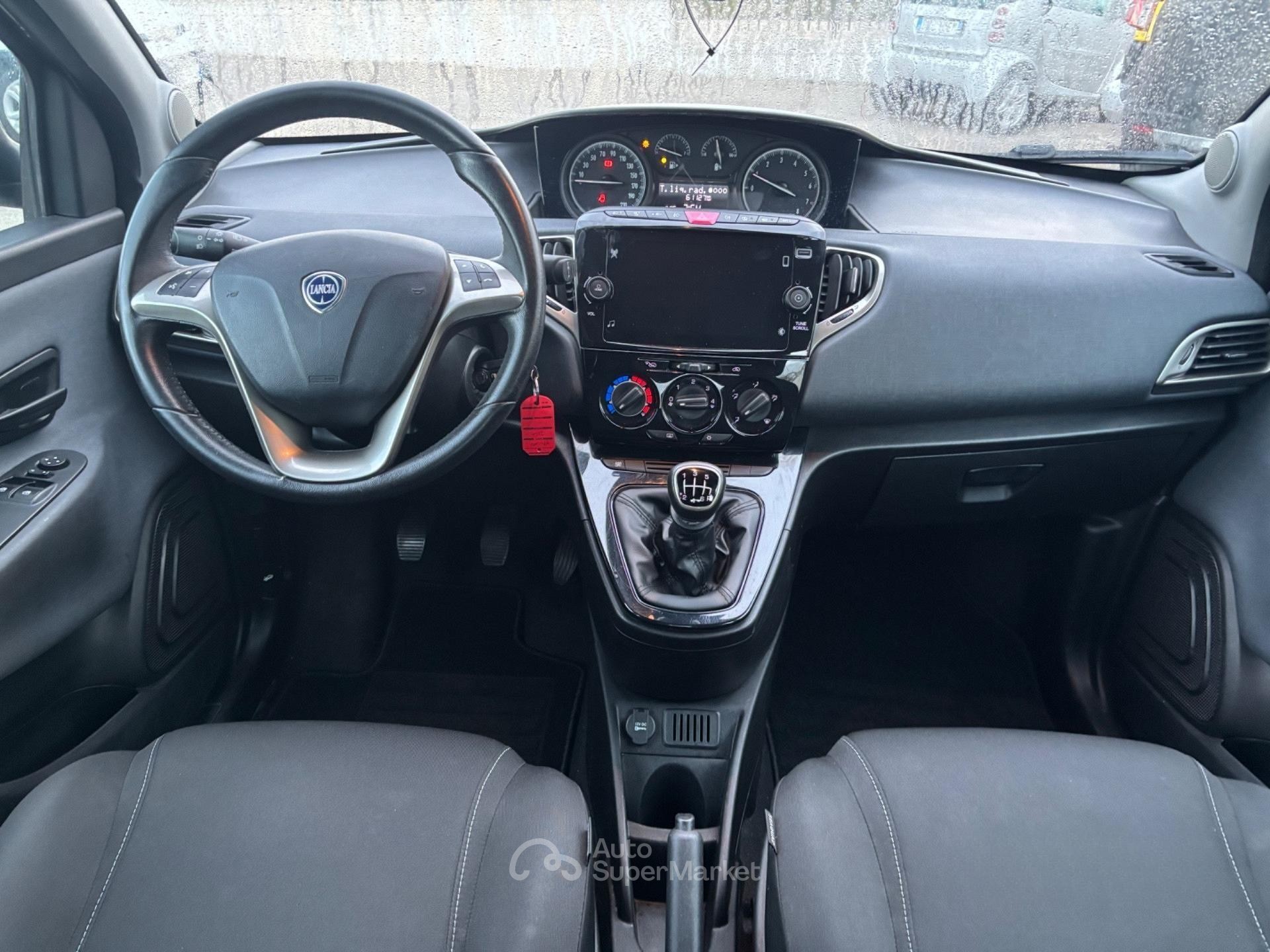 Lancia Ypsilon
