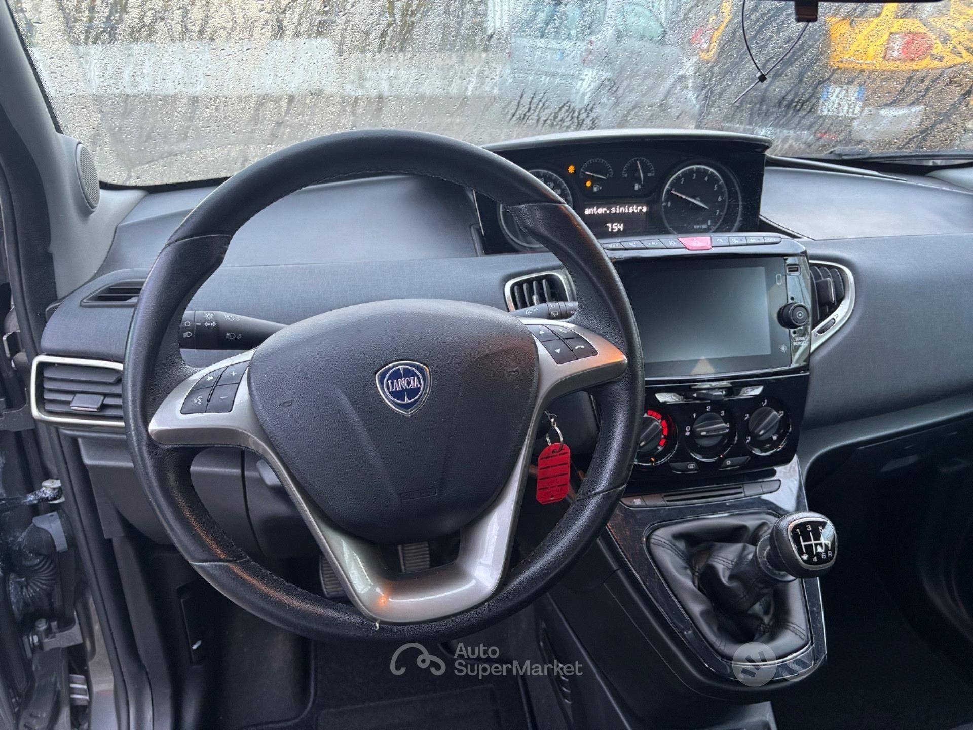Lancia Ypsilon