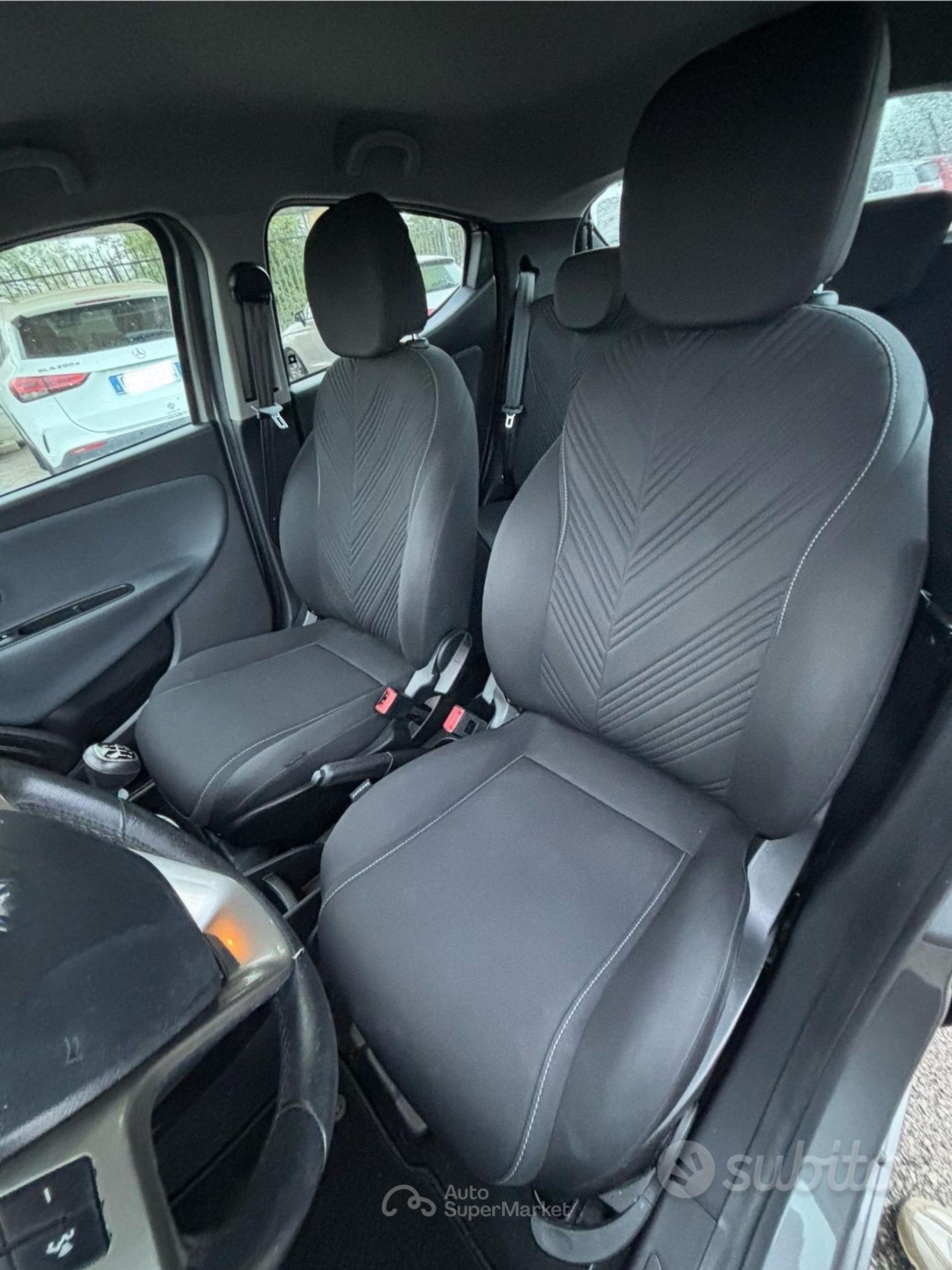 Lancia Ypsilon