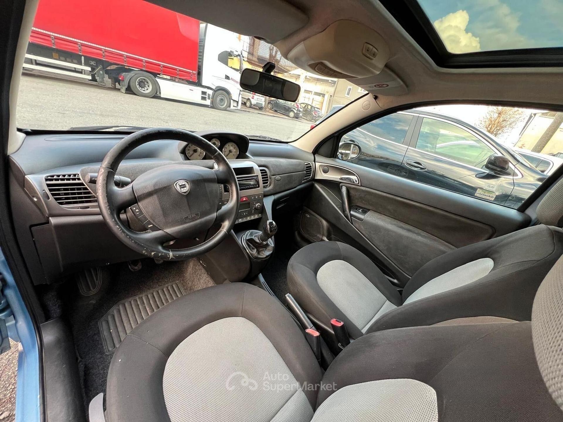 Lancia Ypsilon