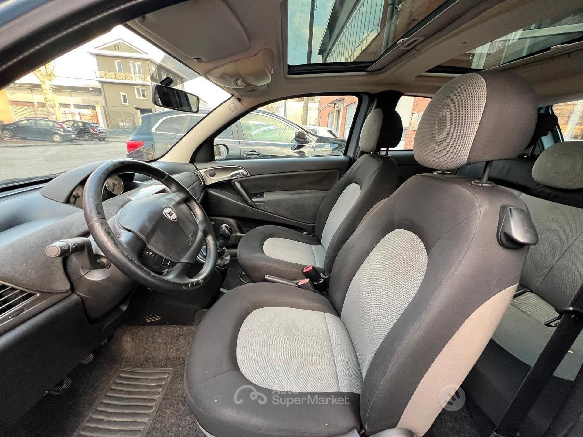 Lancia Ypsilon