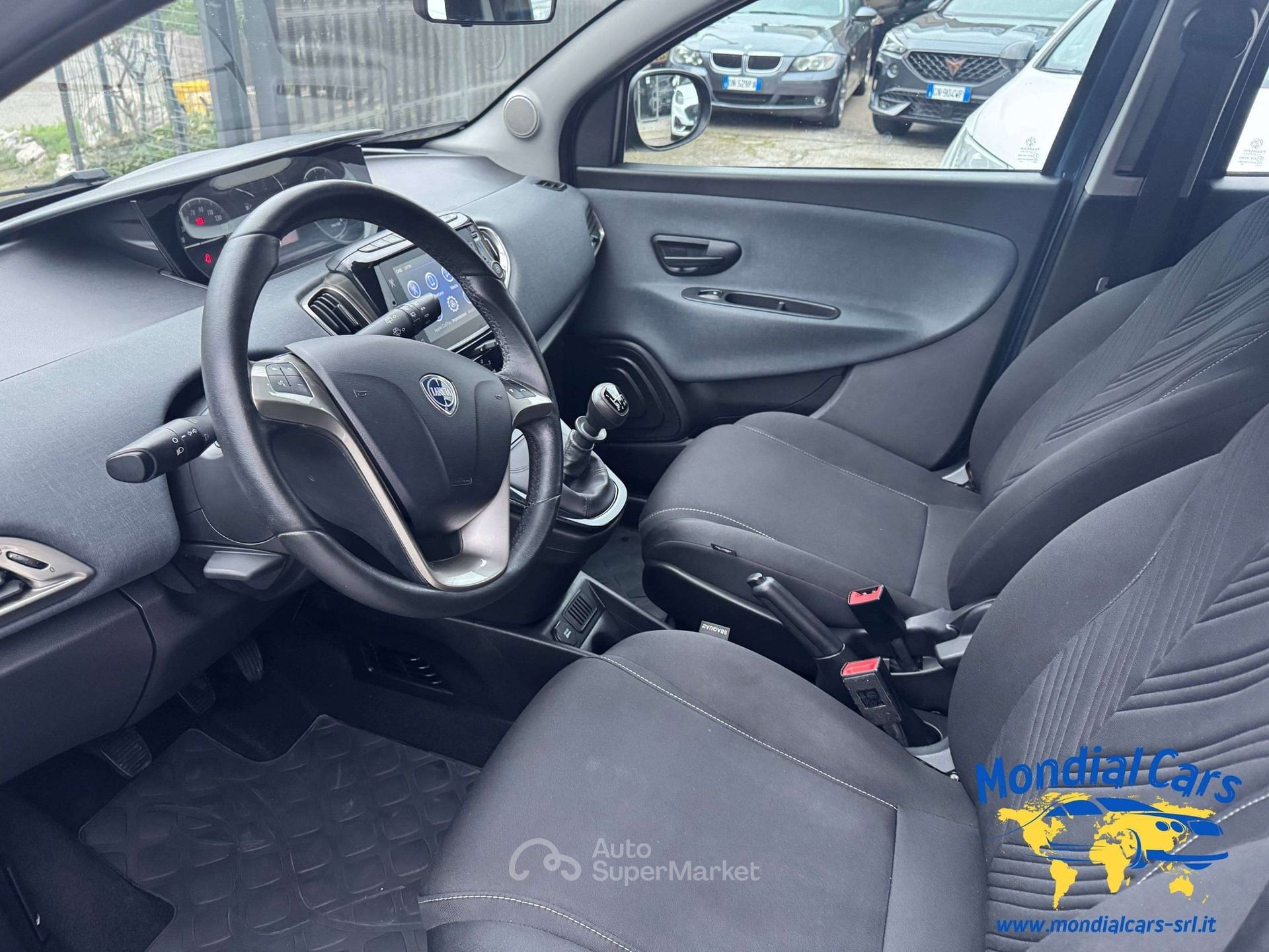 Lancia Ypsilon