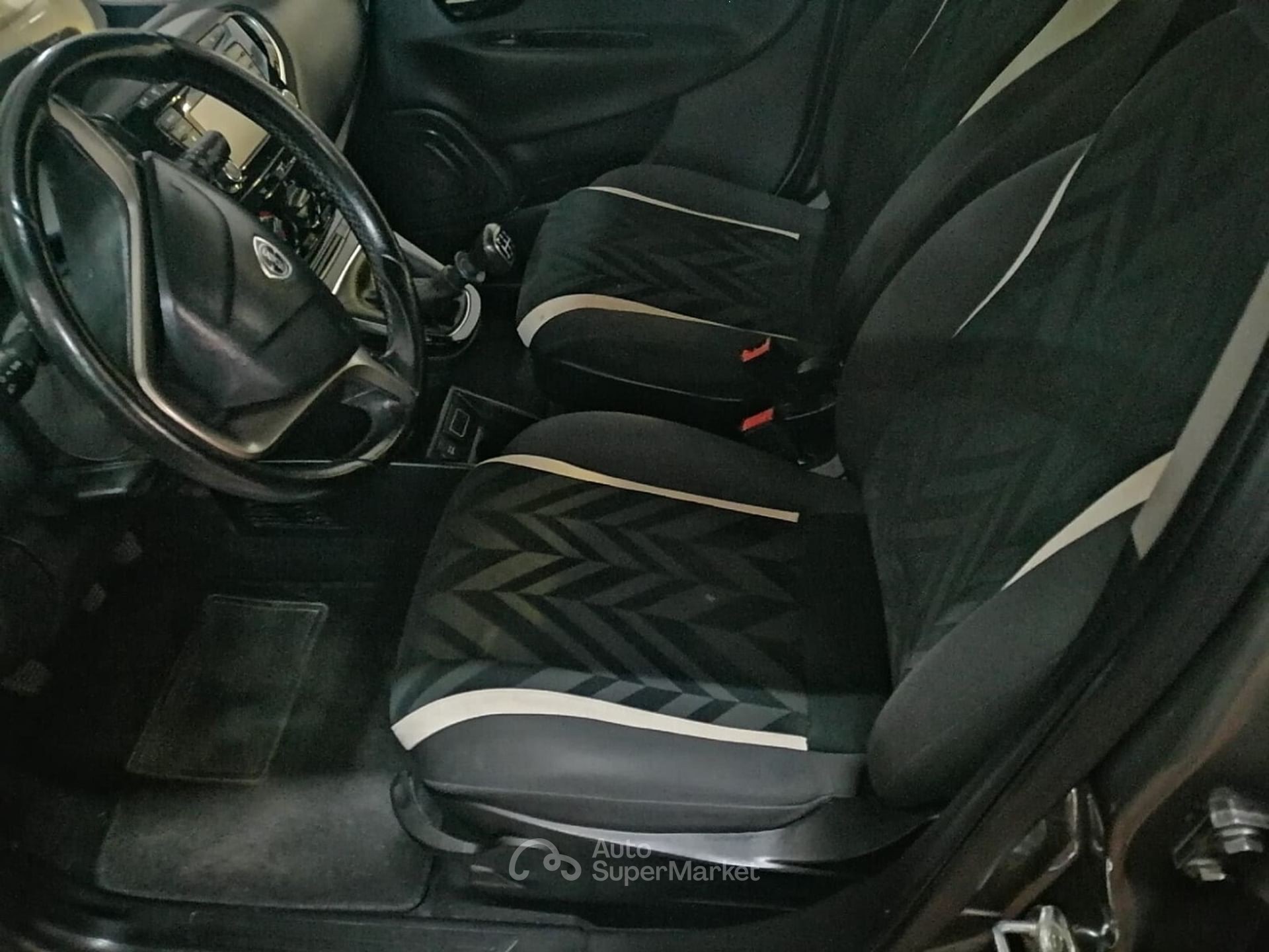 Lancia Ypsilon