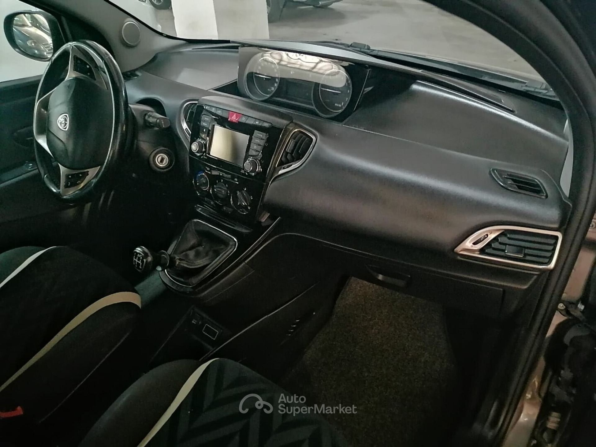 Lancia Ypsilon