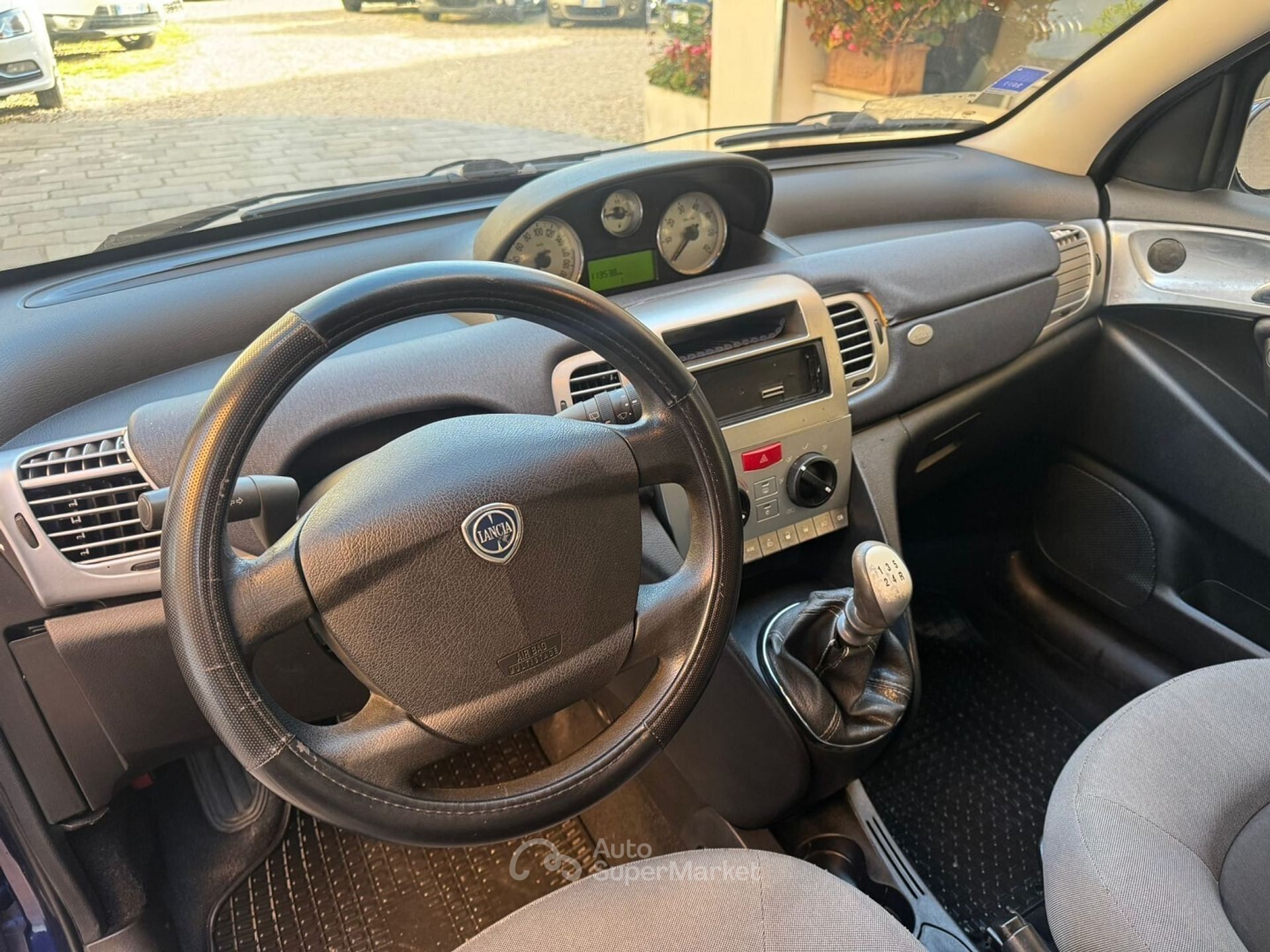 Lancia Ypsilon