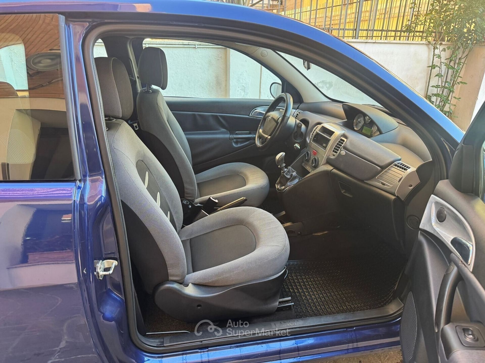 Lancia Ypsilon