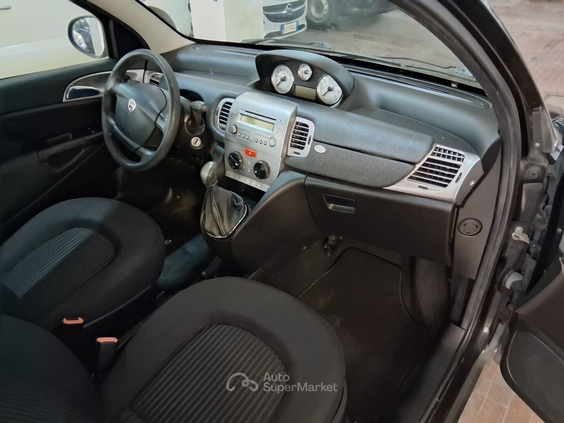Lancia Ypsilon
