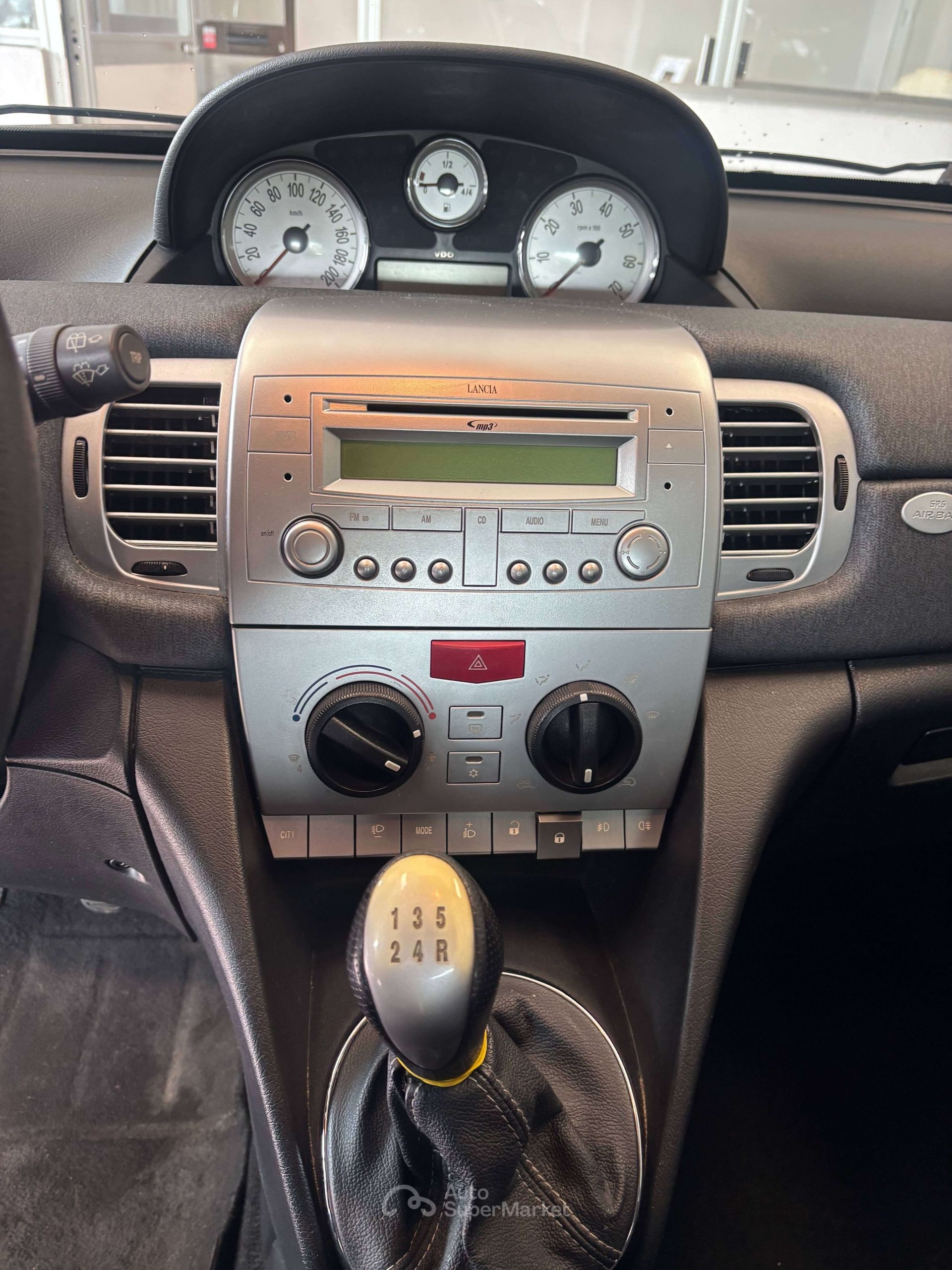 Lancia Ypsilon