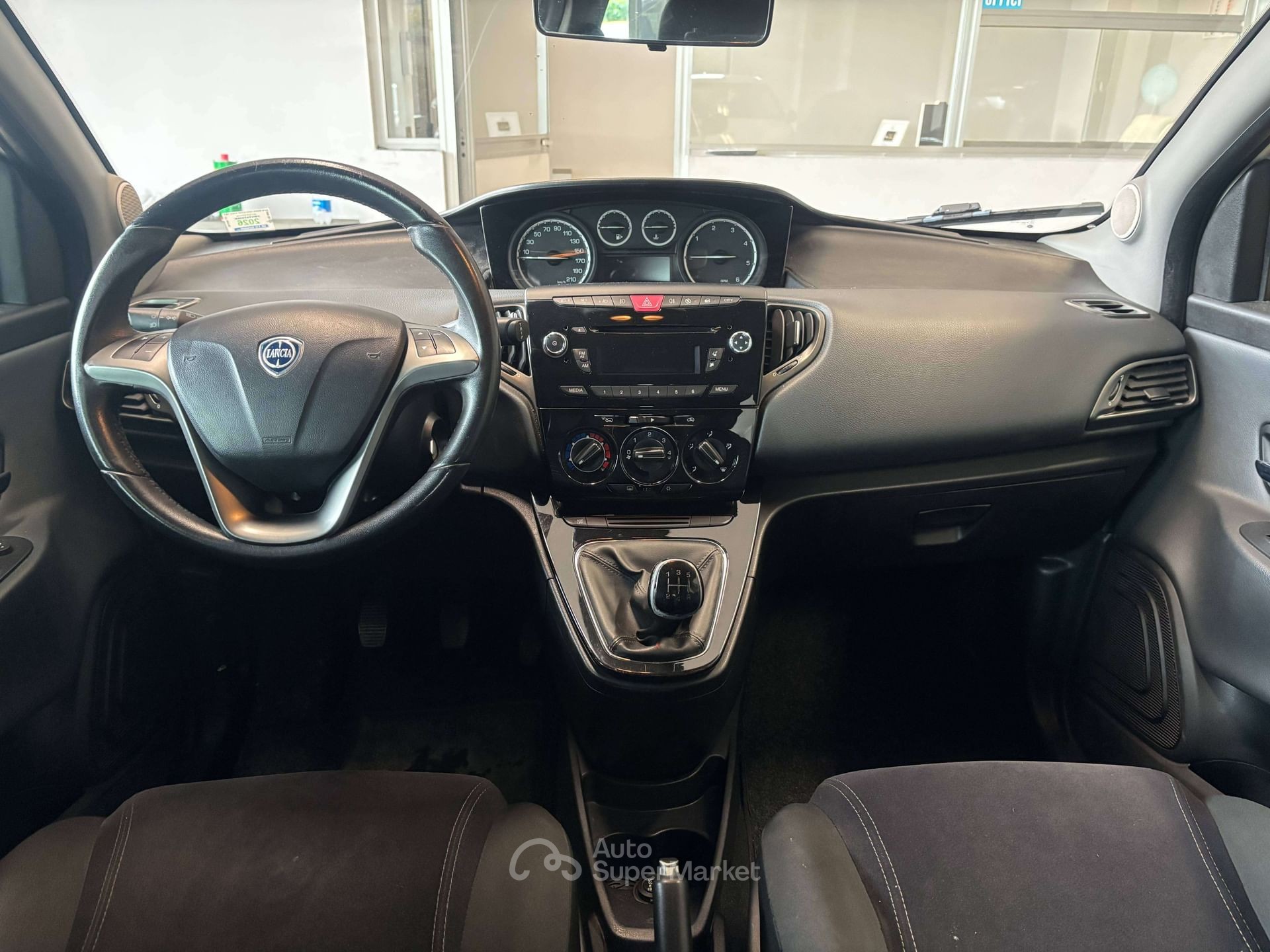Lancia Ypsilon
