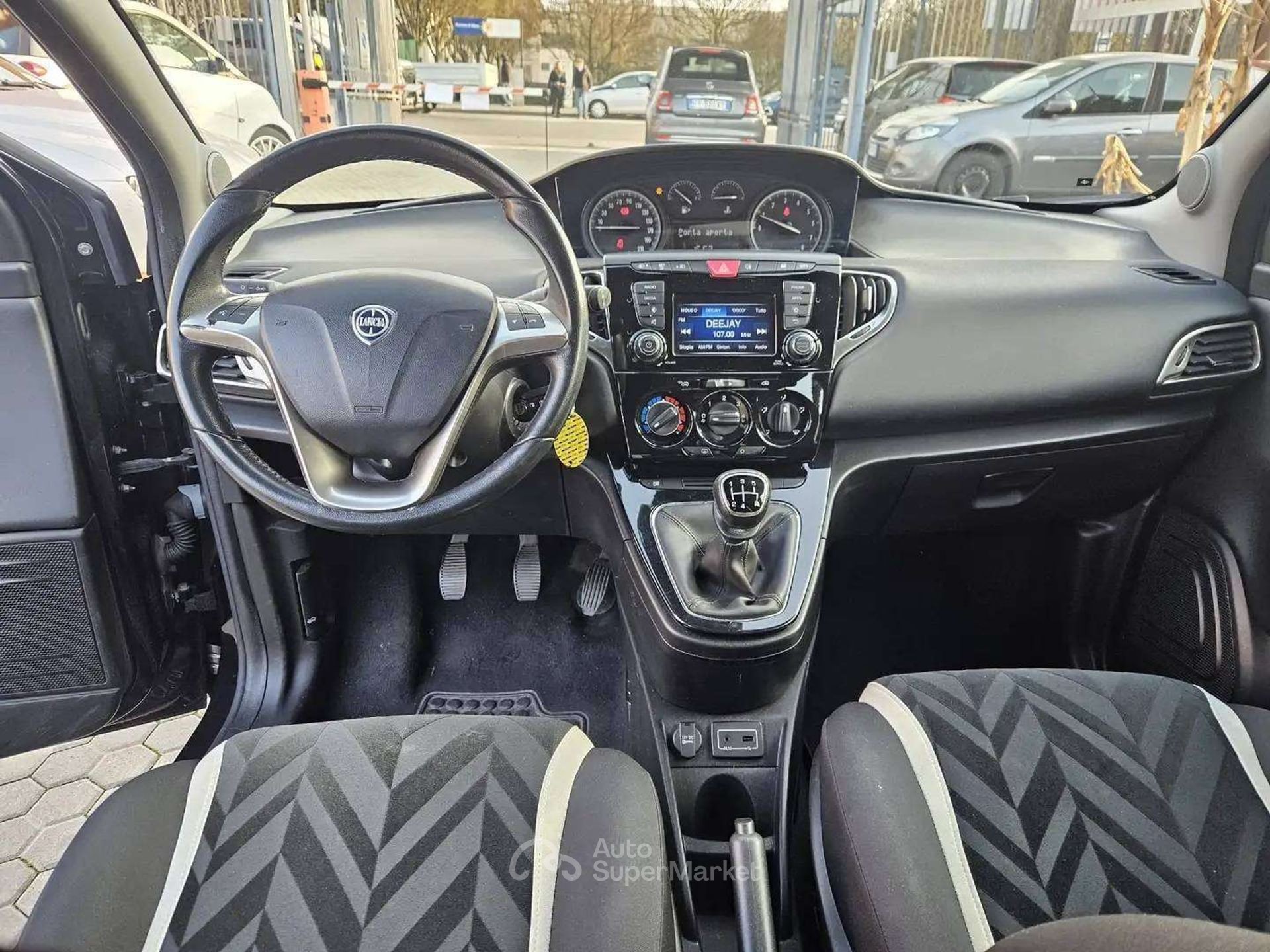 Lancia Ypsilon