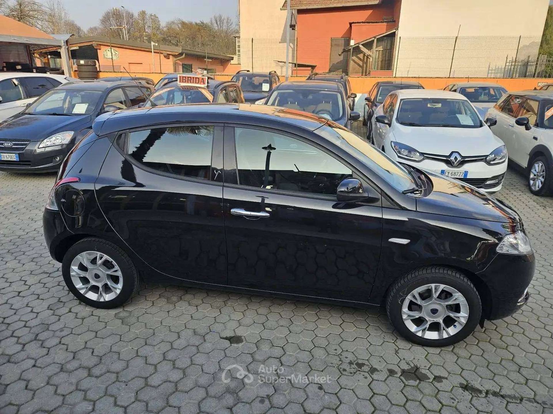 Lancia Ypsilon