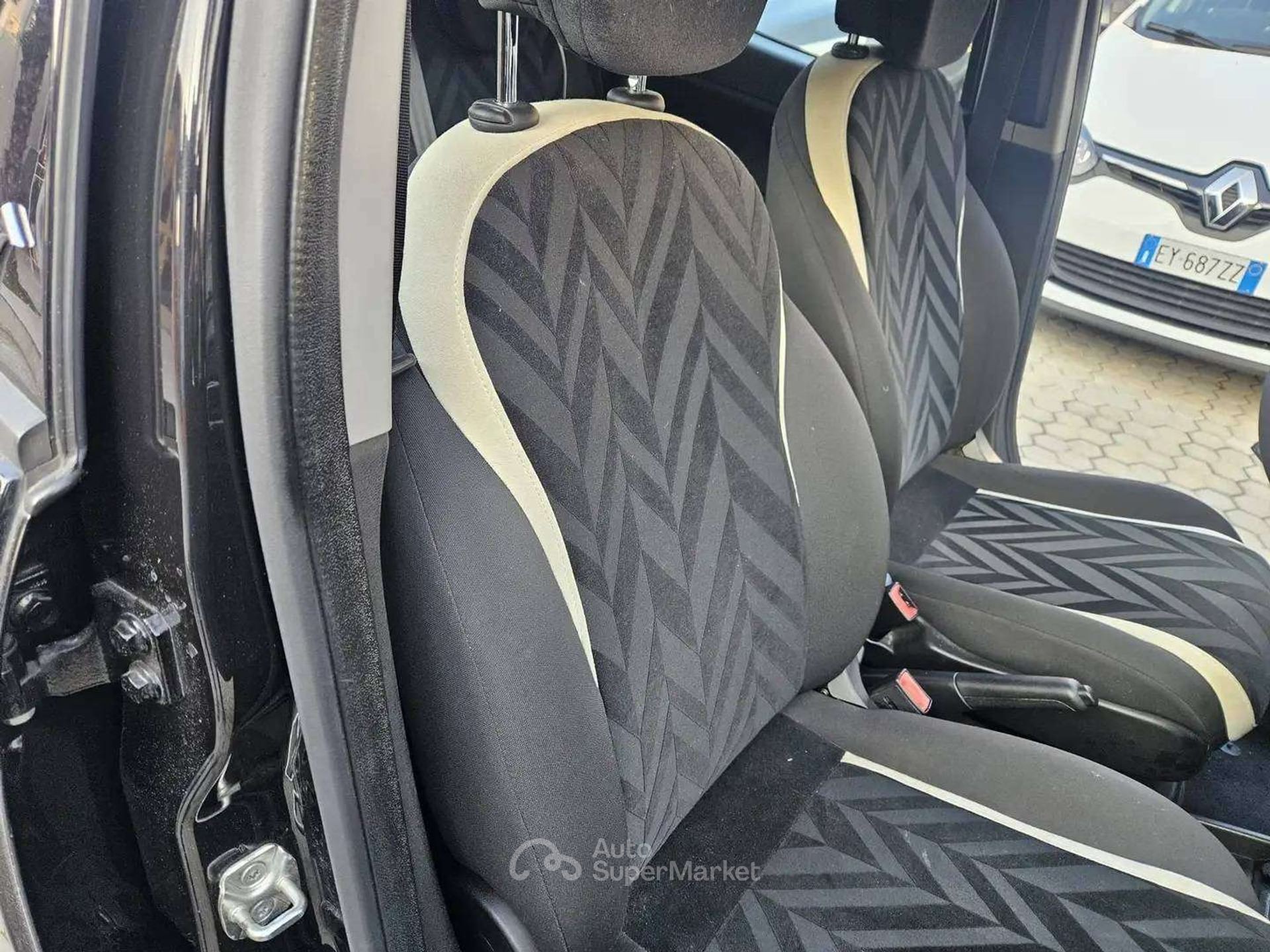 Lancia Ypsilon