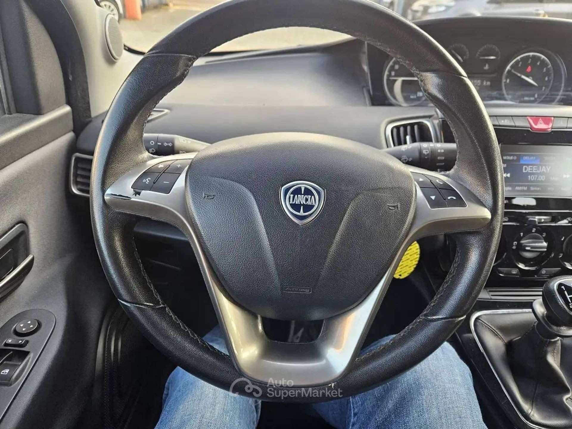 Lancia Ypsilon