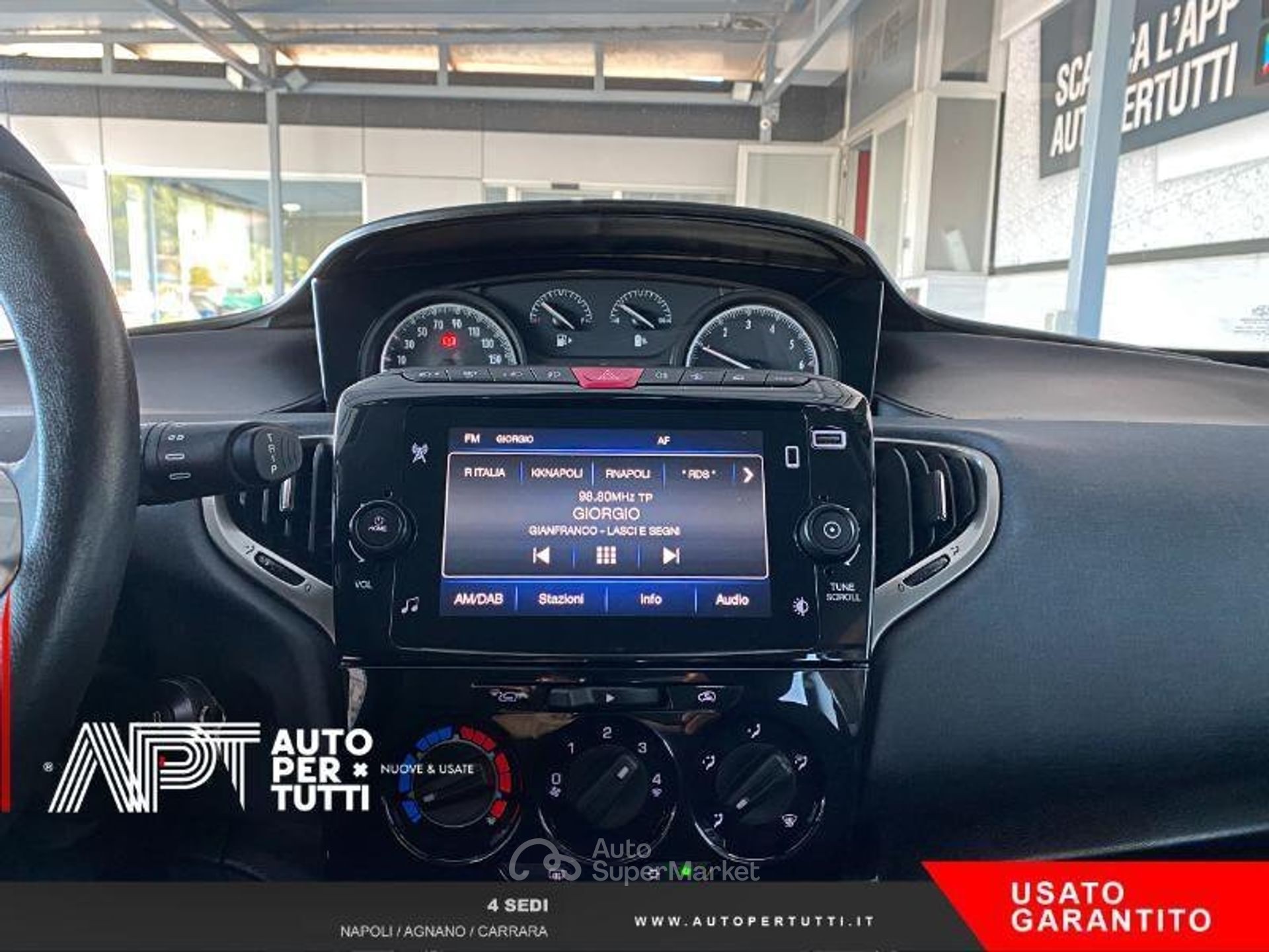 Lancia Ypsilon