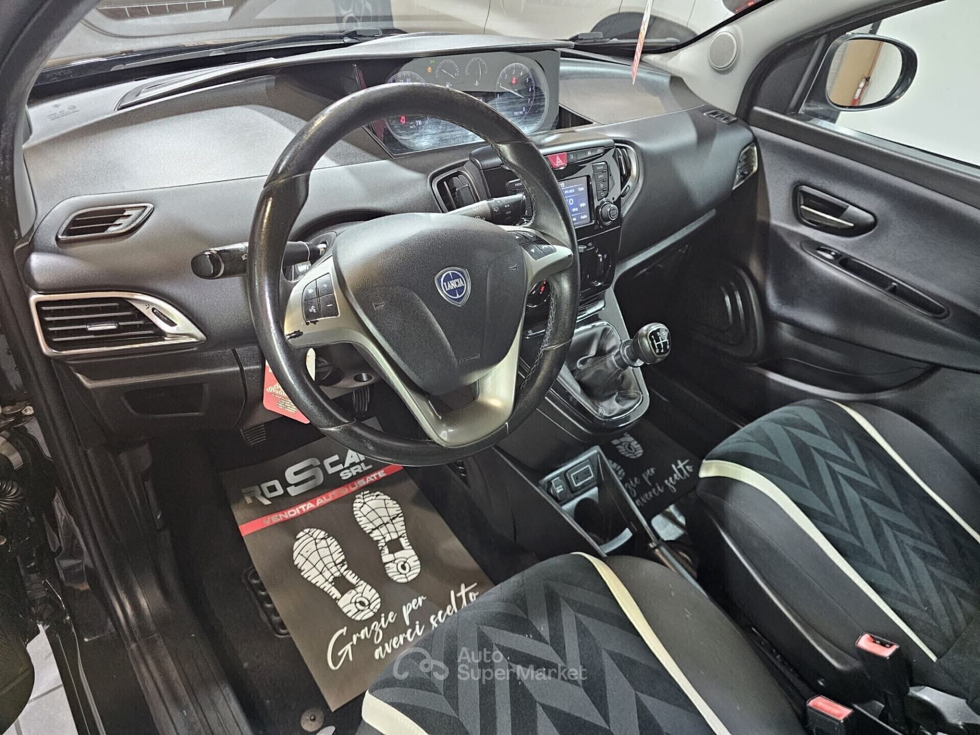 Lancia Ypsilon
